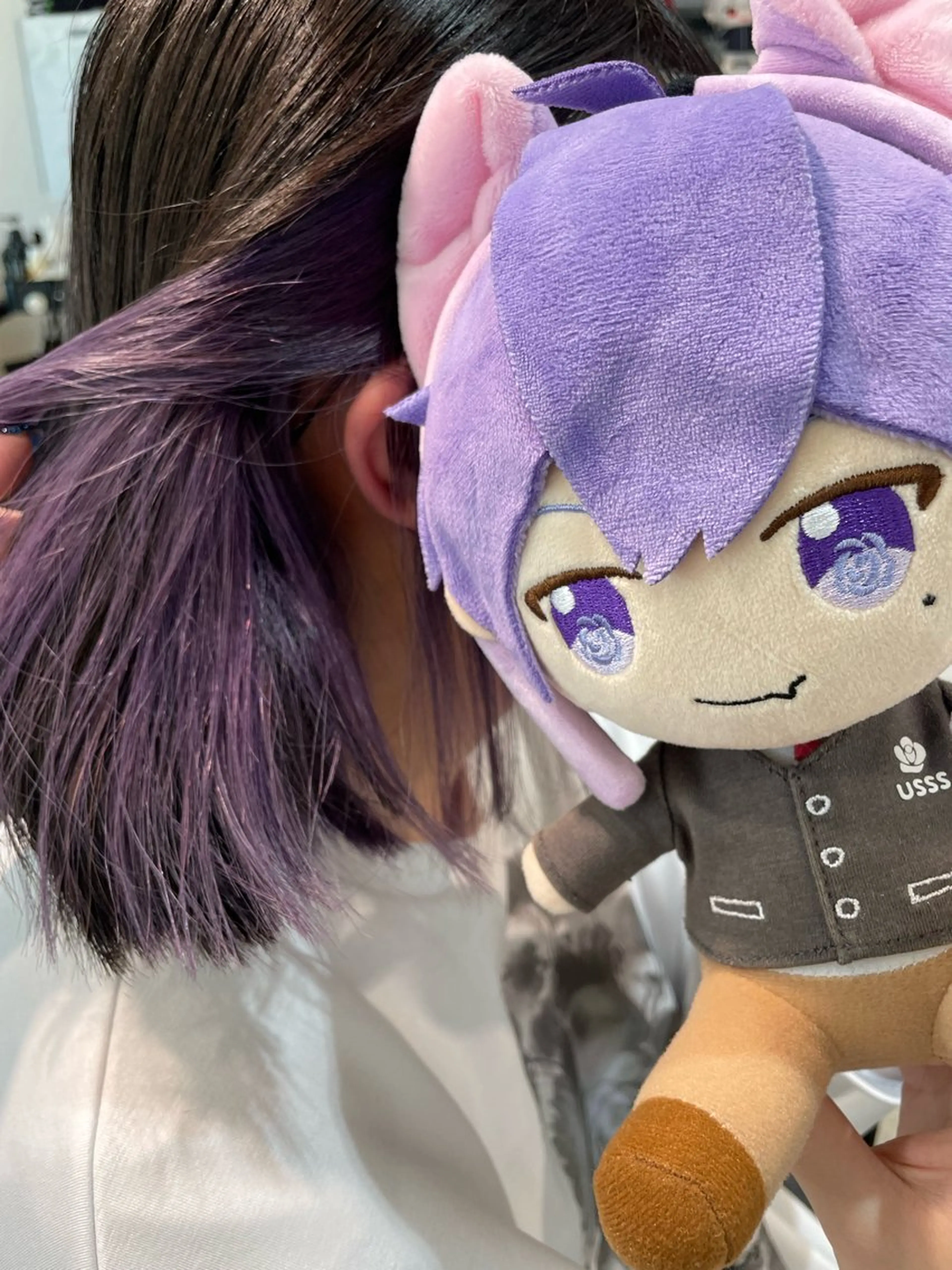 セミロング カラー インナーカラー ラベンダーカラー パープルカラー カット ヘアカラー インナーカラー 推し ブリーチ  髪質改善のヘアスタイル