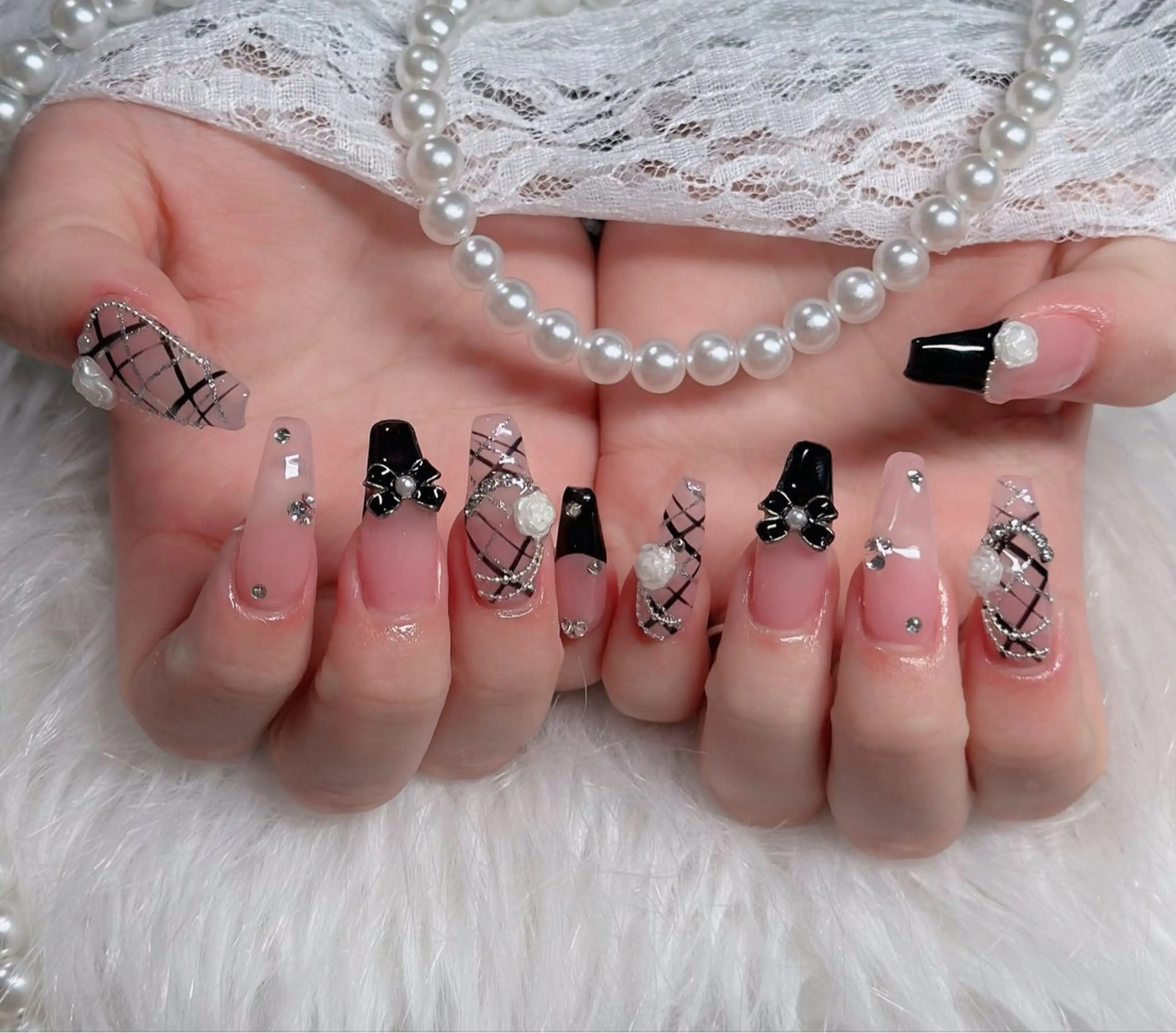 ネイル オーロラネイル フレンチネイル ジェルネイル ハロウィン キラキラネイル ハンドネイル H.baby Nail Salonのネイルデザイン