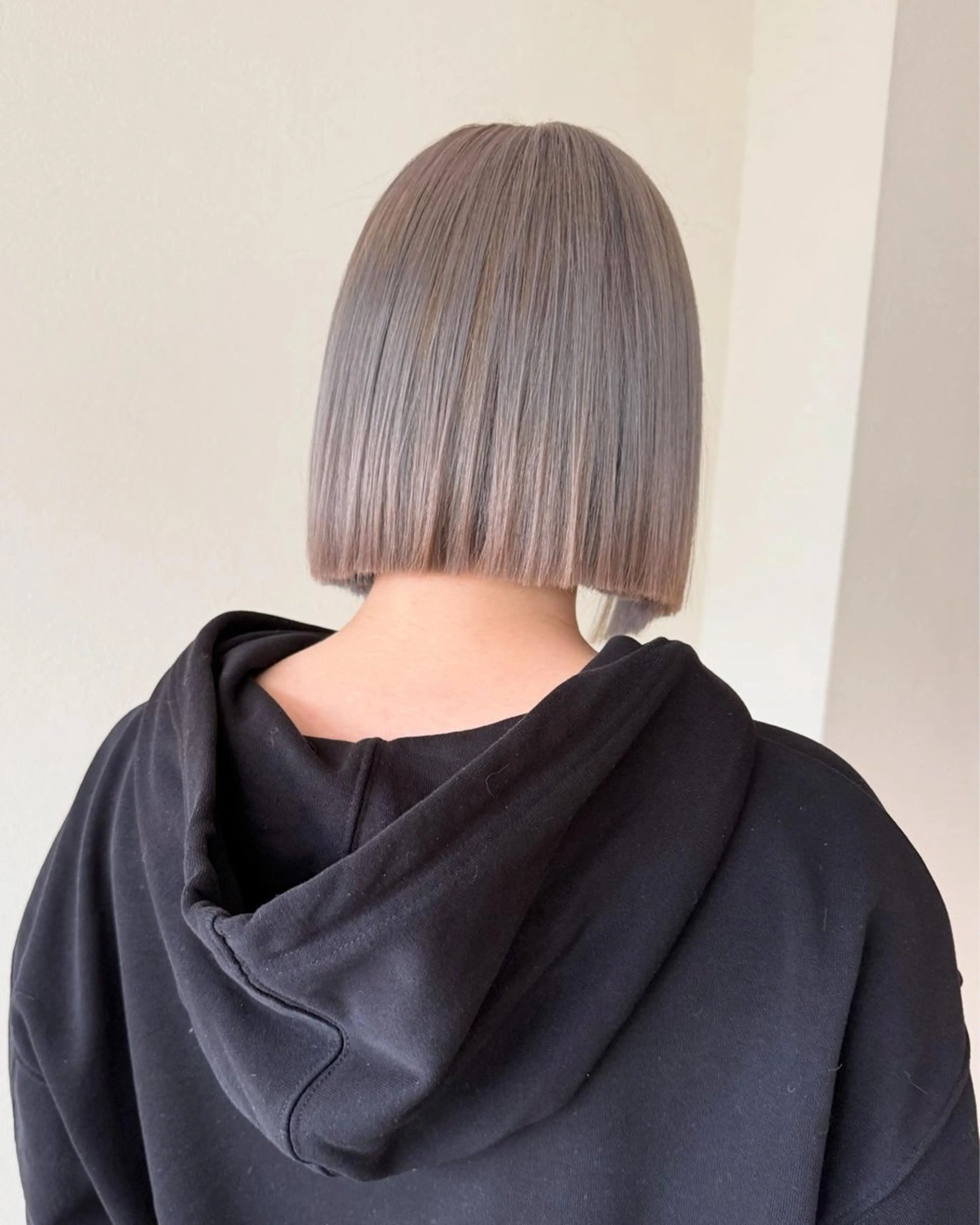 ミディアム カラー ブリーチ グレージュ ハイトーンカラー ハイトーングレージュ 髪質改善美容師 🪽YOSSYのヘアスタイル