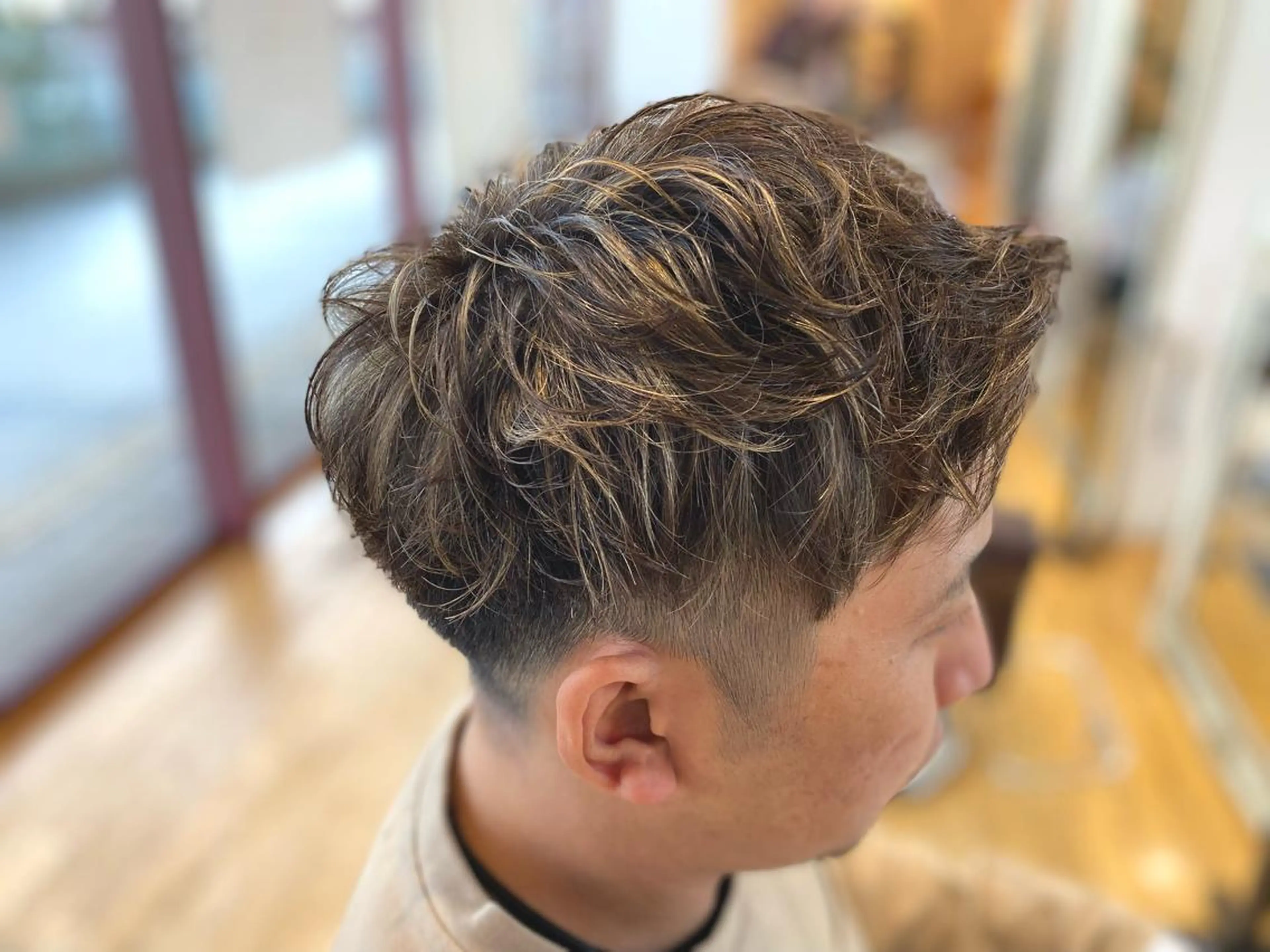 メンズ メンズハイライト メンズパーマ 石井 一輝のヘアスタイル