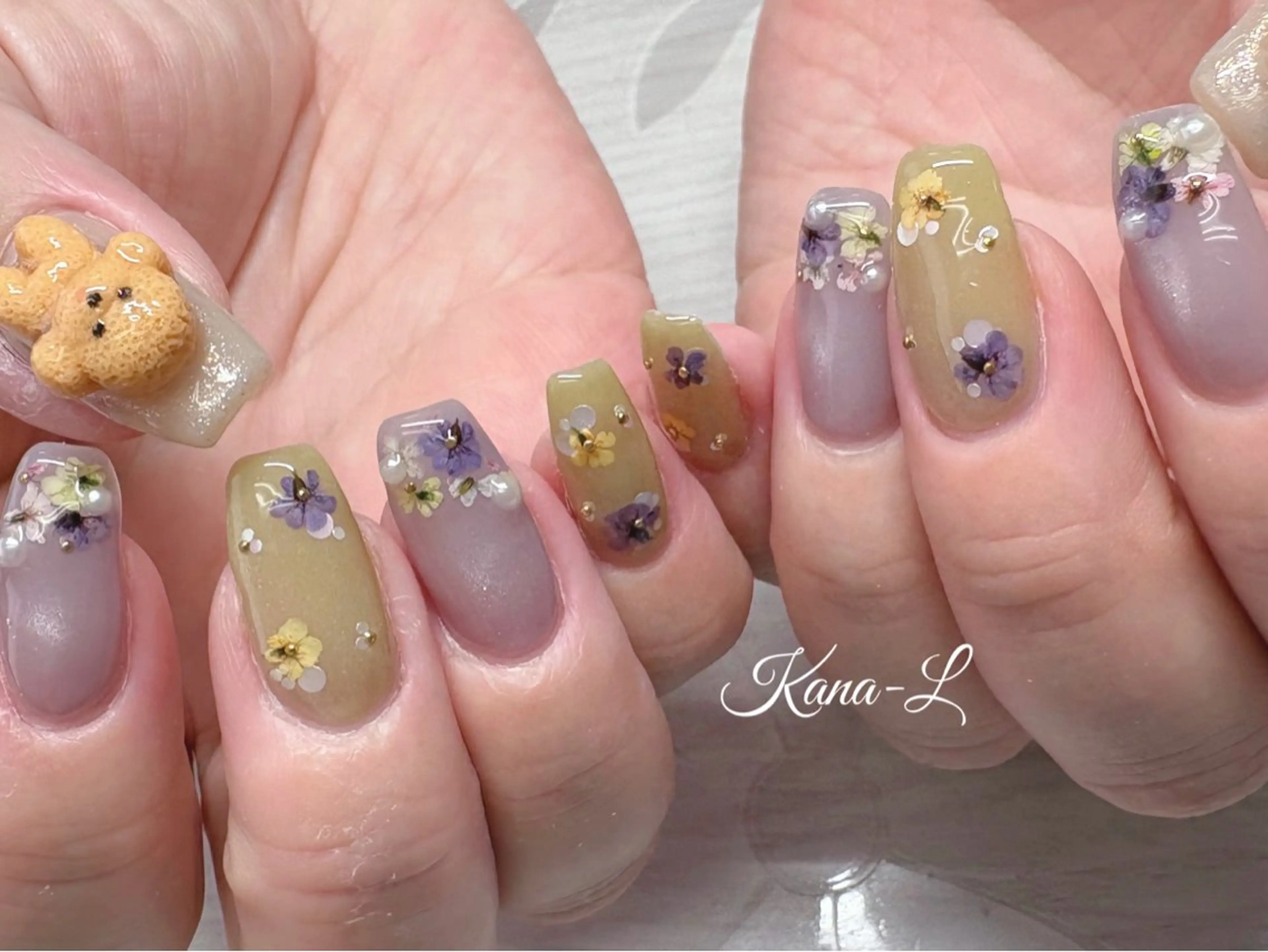 ネイル 芦辺 香奈のネイルデザイン