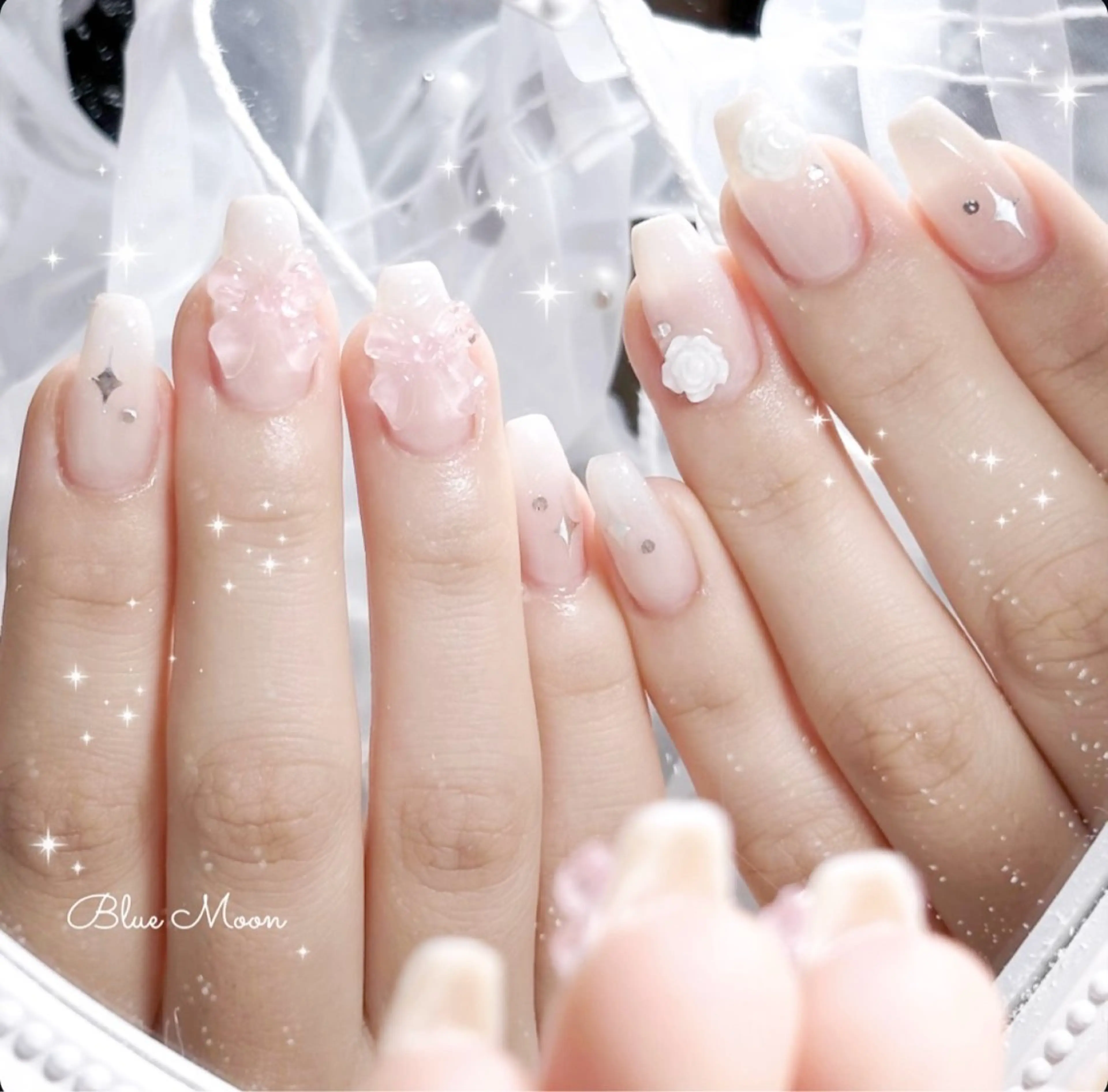 ネイル グラデーション リボン ストーンネイル ハンドネイル フットネイル ハンドケア nail salon Blue Moonのネイルデザイン