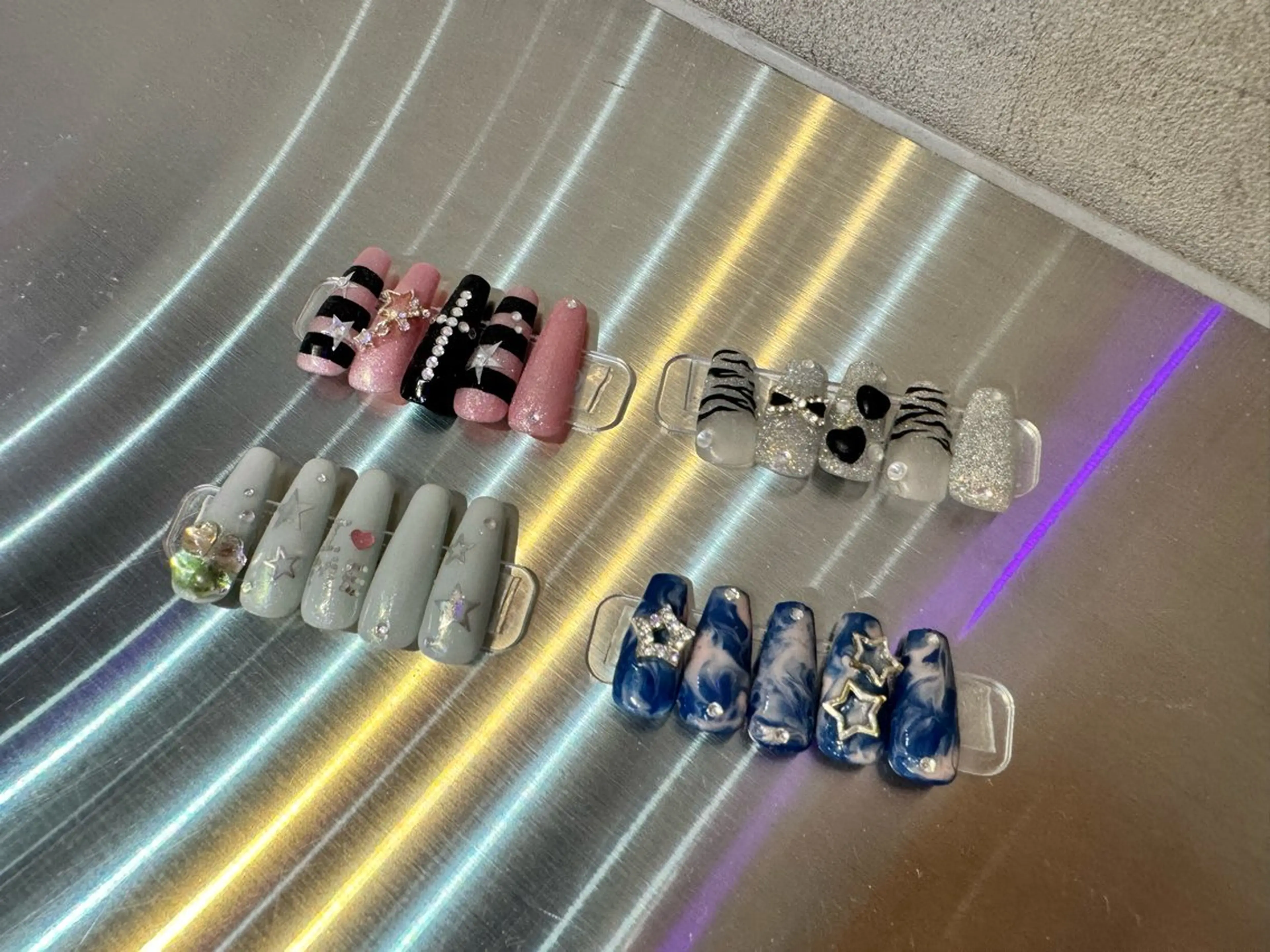 ネイル VENUSBELT 杏のネイルデザイン