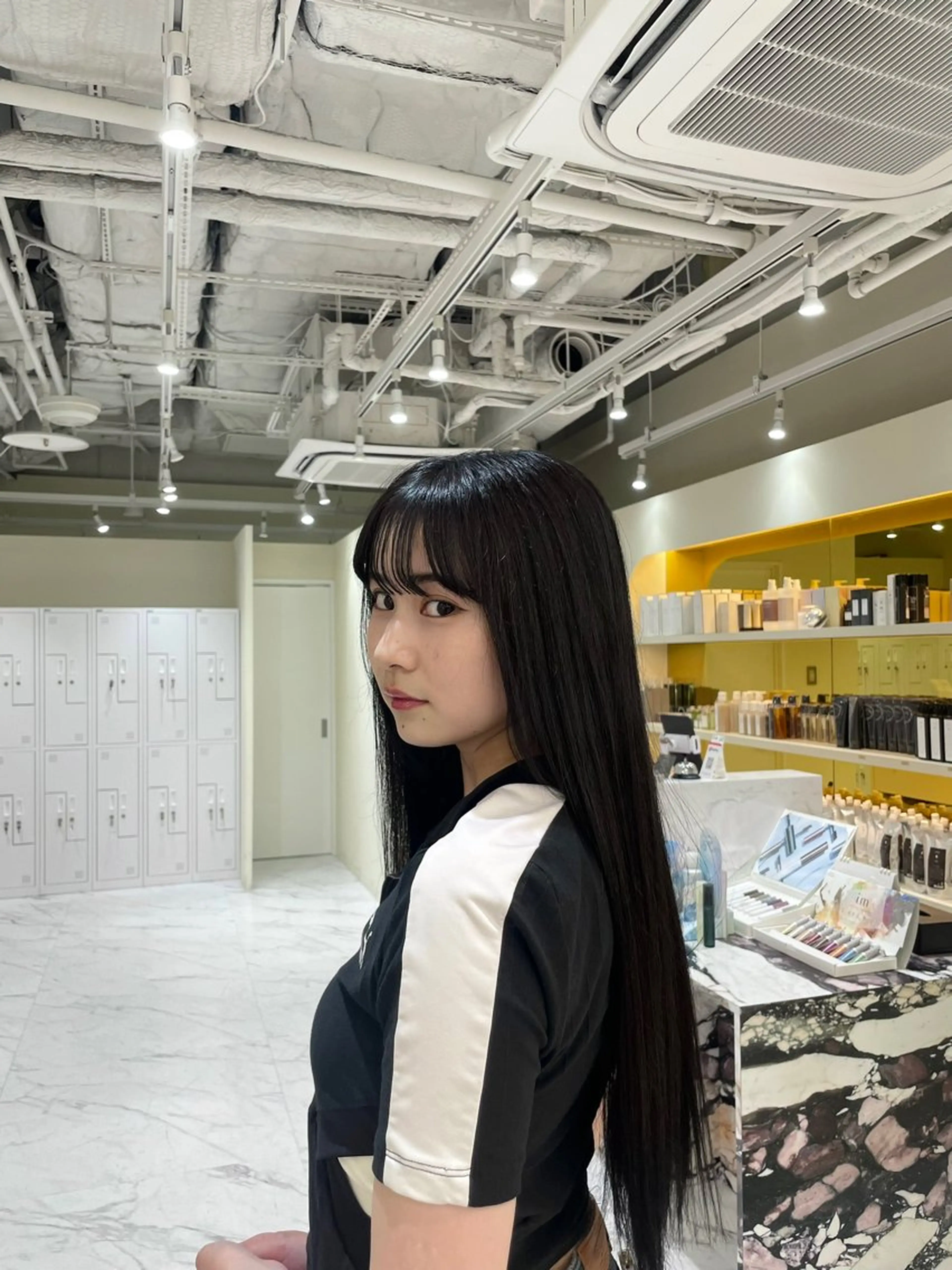 ロング カラー アッシュ ベージュカラー ブリーチ 透明感カラー ダブルカラー カット ヘアカラー レイヤー /髪質改善/ariのヘアスタイル