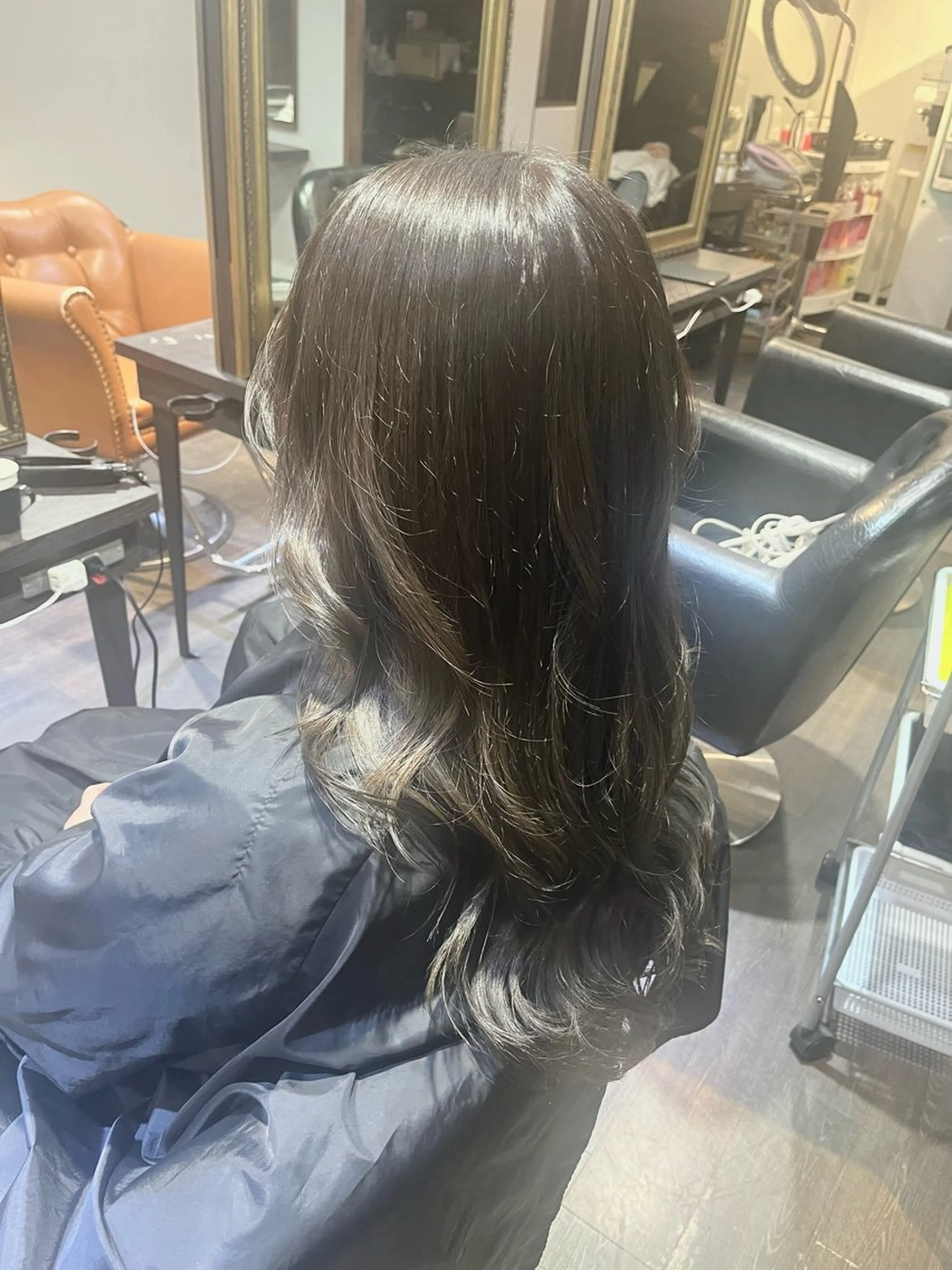 ロング カラー 小泉 ゆあのヘアスタイル