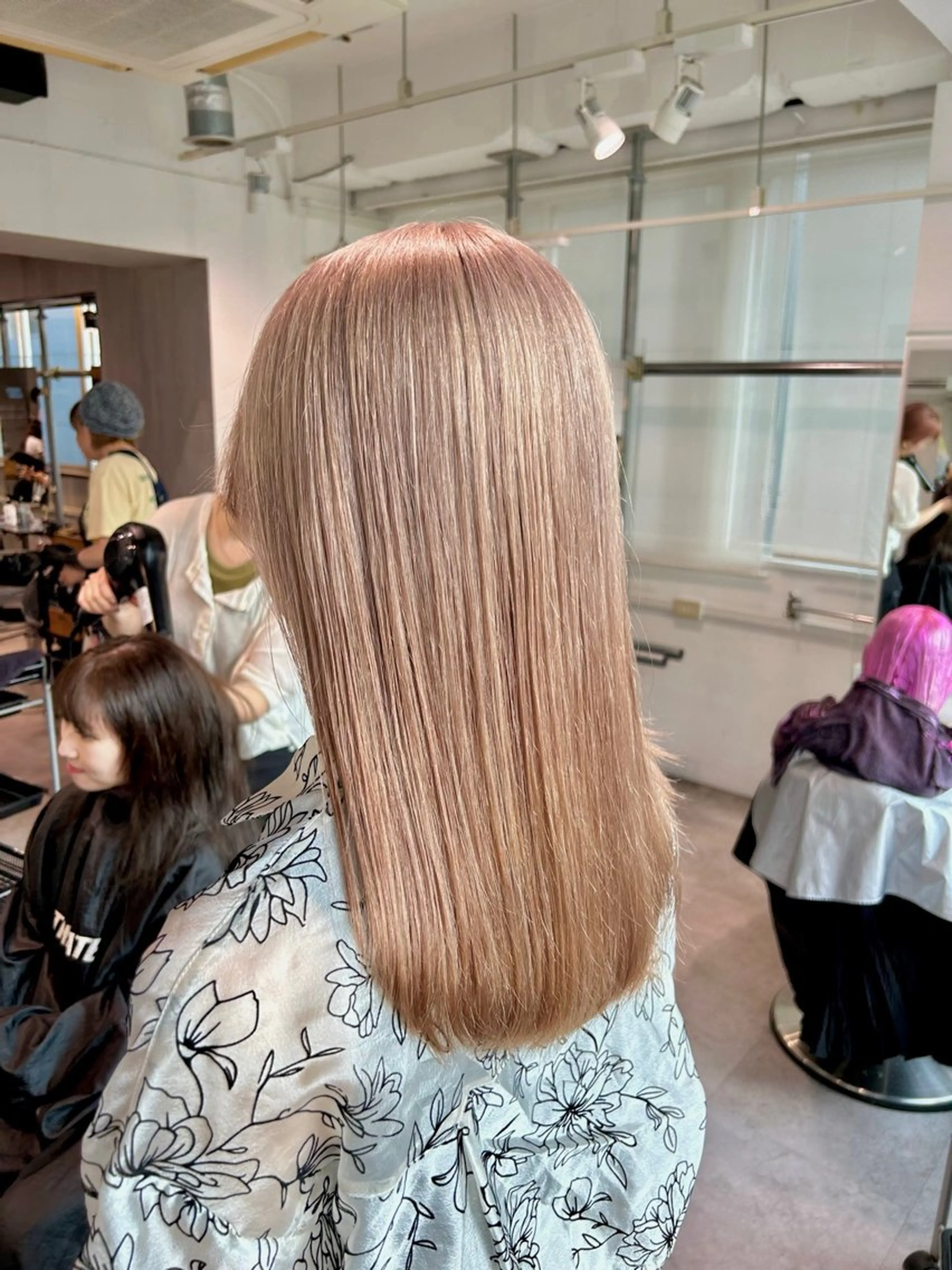 セミロング カラー ヘアアレンジ トレンドモテカラー 🩷色落ちまで可愛くのヘアスタイル