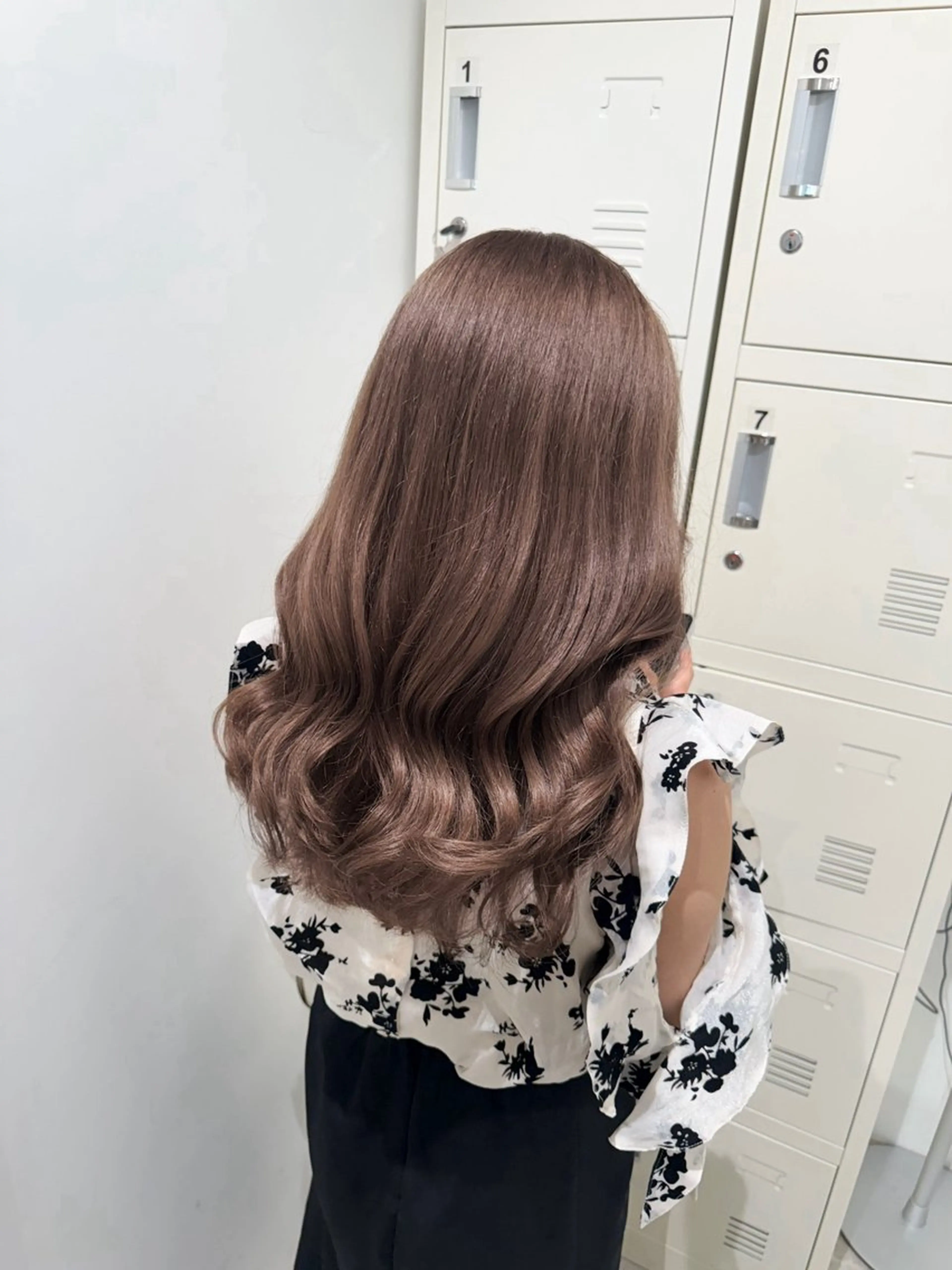 ミディアム カット ヘアカラー トリートメント 顔周りレイヤー/新宿 /モテ艶カラー/航介のヘアスタイル