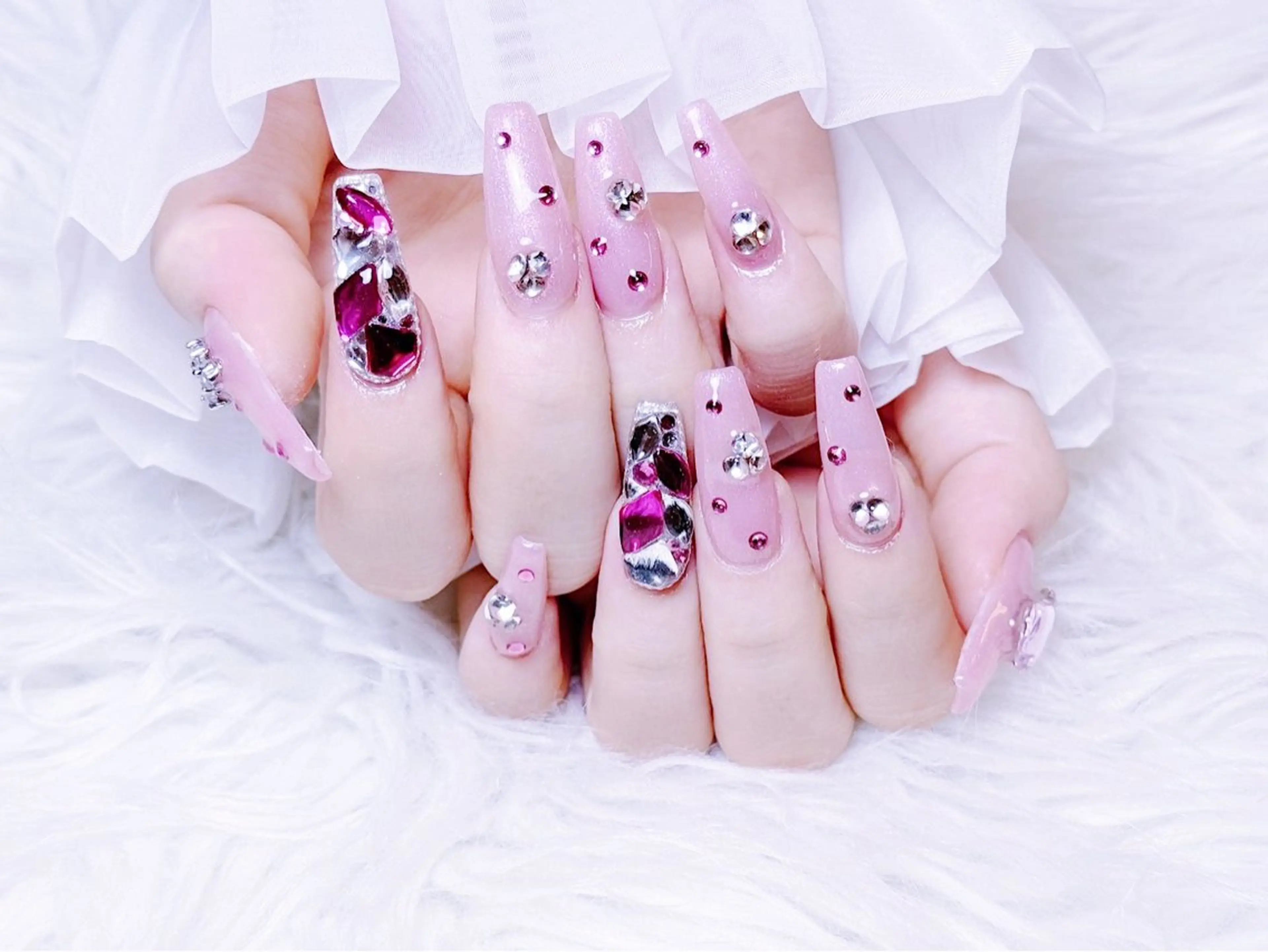 ネイル チークネイル 長さ出し フラワーネイル フレンチネイル ガーリー ハンドネイル ハンドケア NEW NAIL 池袋のネイルデザイン