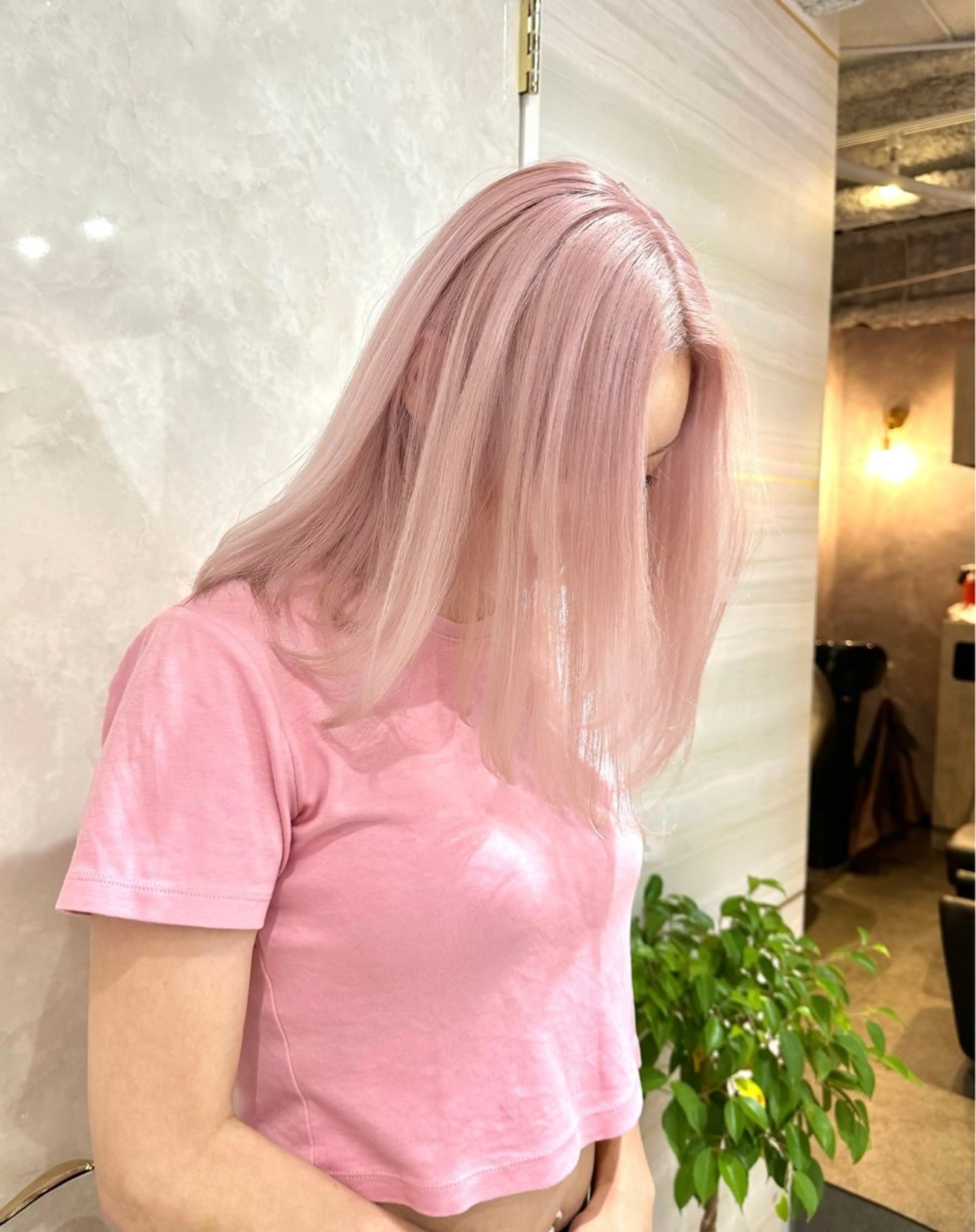 ミディアム カラー パーマ ヘアアレンジ メンズ ピンクカラー ヘアカラー トリートメント 🌱巴結生🌿大宮 ☁️ミルクティーのヘアスタイル