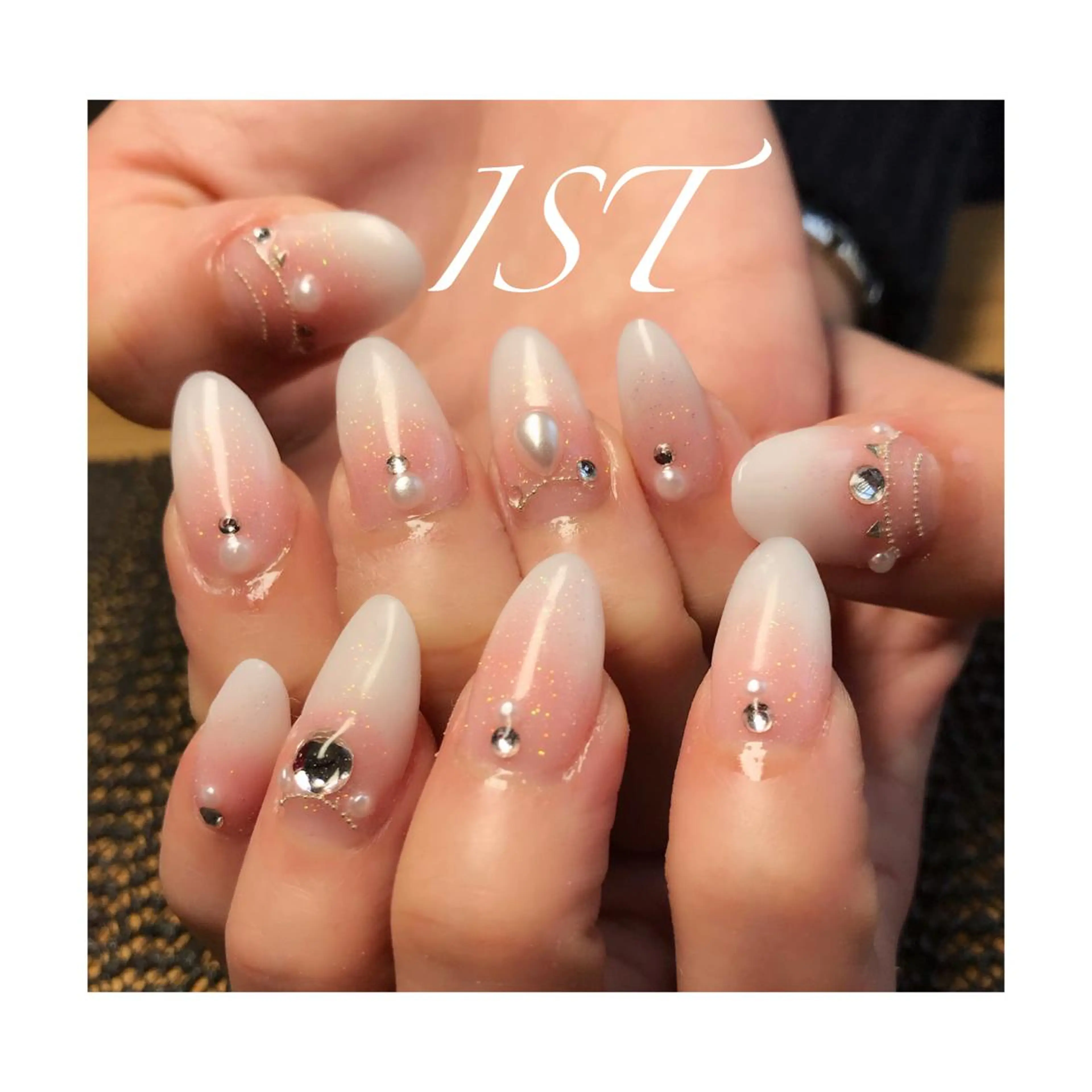 ネイル シンプルネイル ストーンネイル メンズ歓迎🙆‍♀️ エステ/ネイルISTのネイルデザイン