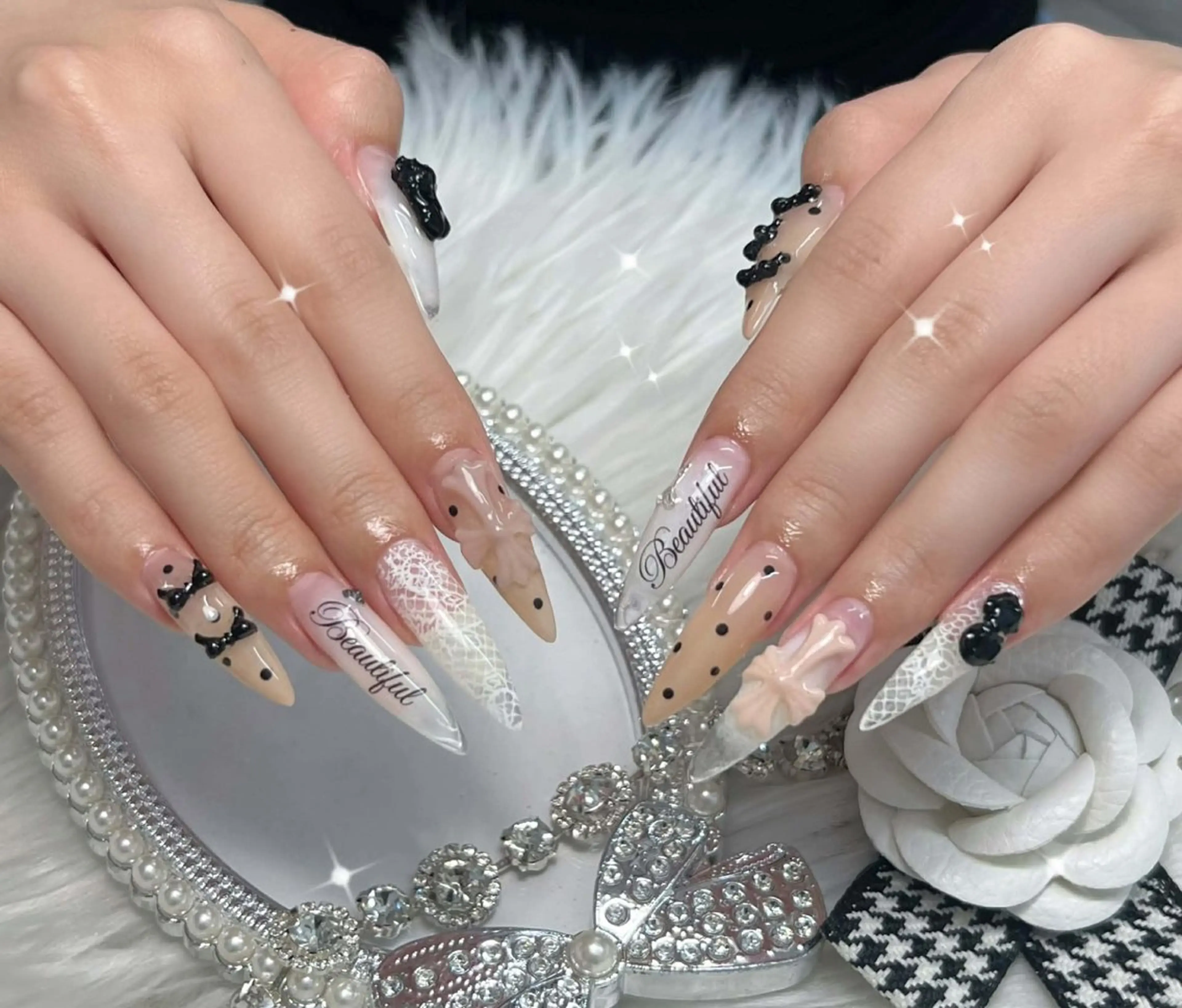 ネイル 長さ出し フレンチネイル ガーリー キラキラネイル 韓国ネイル ハンドネイル ハンドケア Nova Nailのネイルデザイン