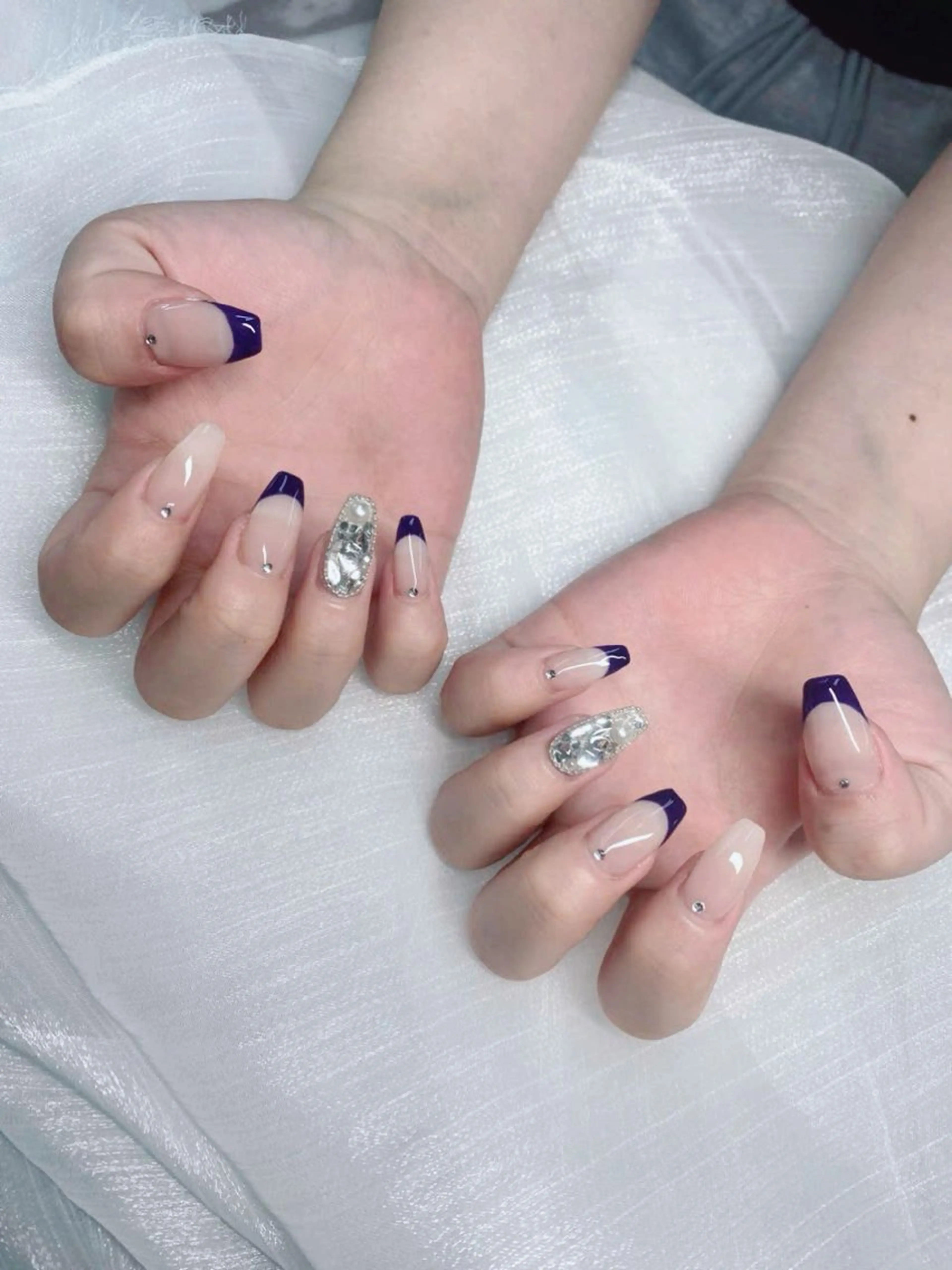 ネイル フレンチネイル グラデーション キラキラネイル 韓国ネイル マグネットネイル ハンドネイル ハンドケア Hara Nail 【パラジェル使用】のネイルデザイン