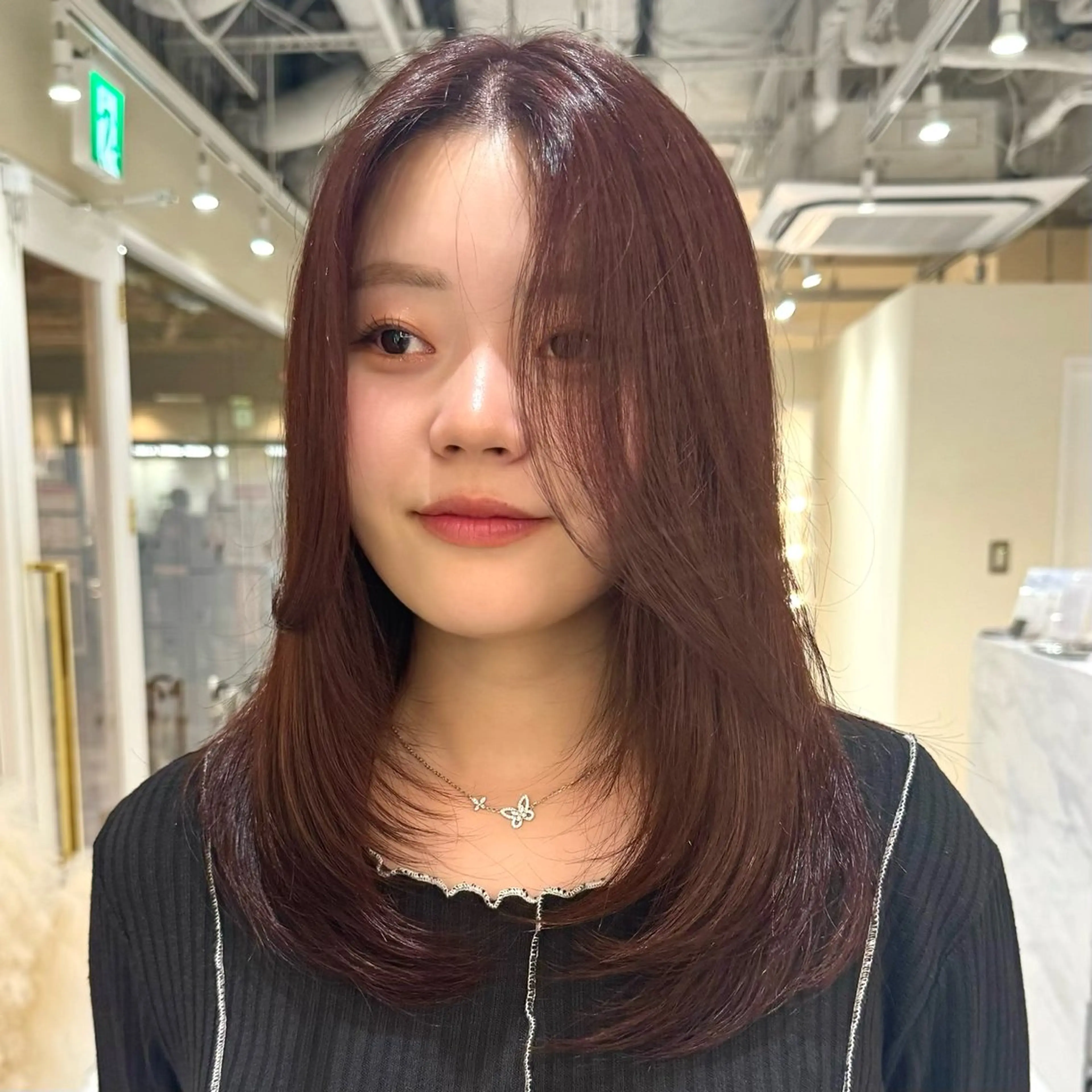 ミディアム カラー パーマ ヘアアレンジ ブラウンカラー レッドカラー レッドブラウン レイヤーカット🤍 RINAのヘアスタイル