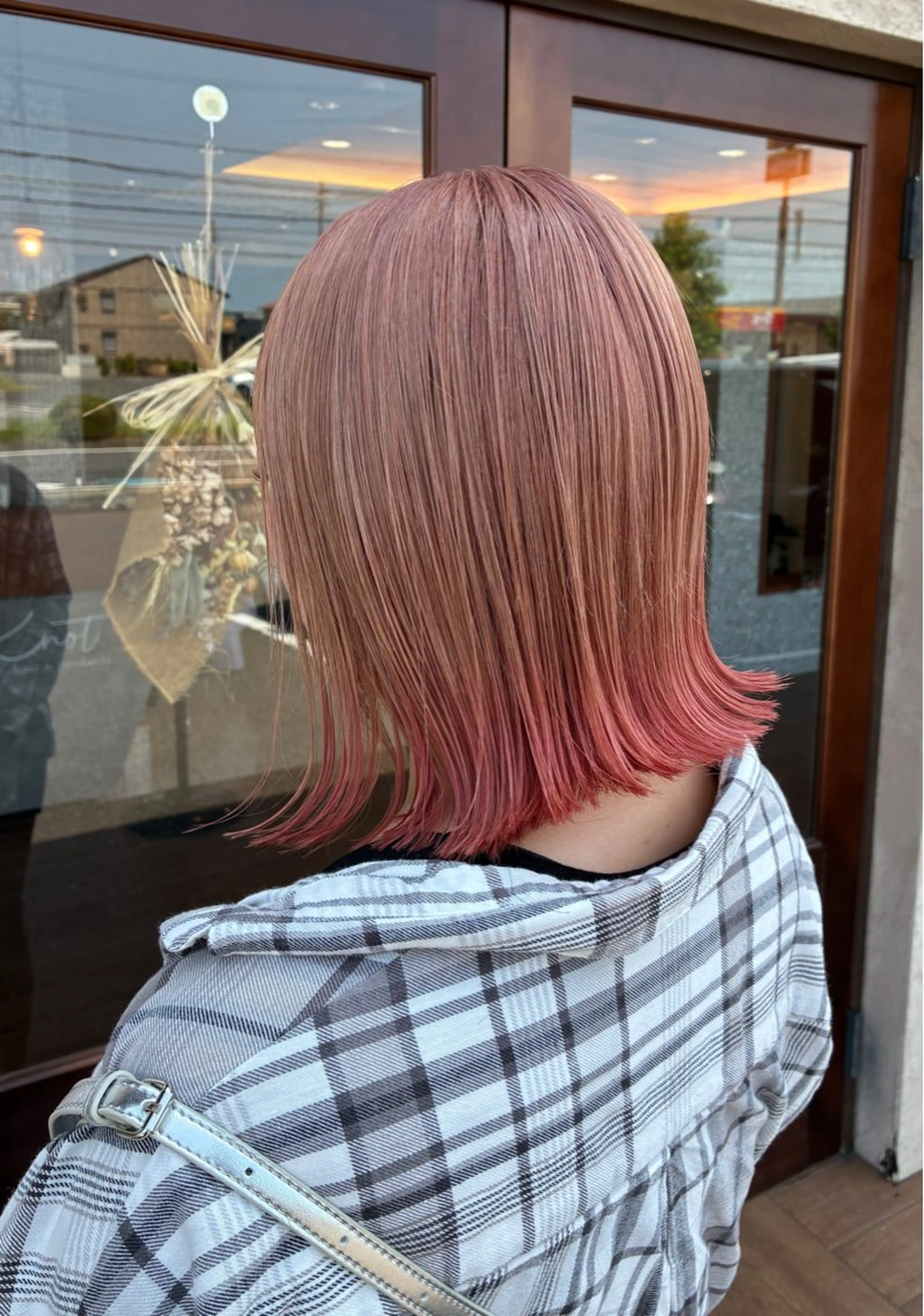 ミディアム カラー ベージュカラー ピンクカラー ピンクベージュ カワシマ セイカのヘアスタイル