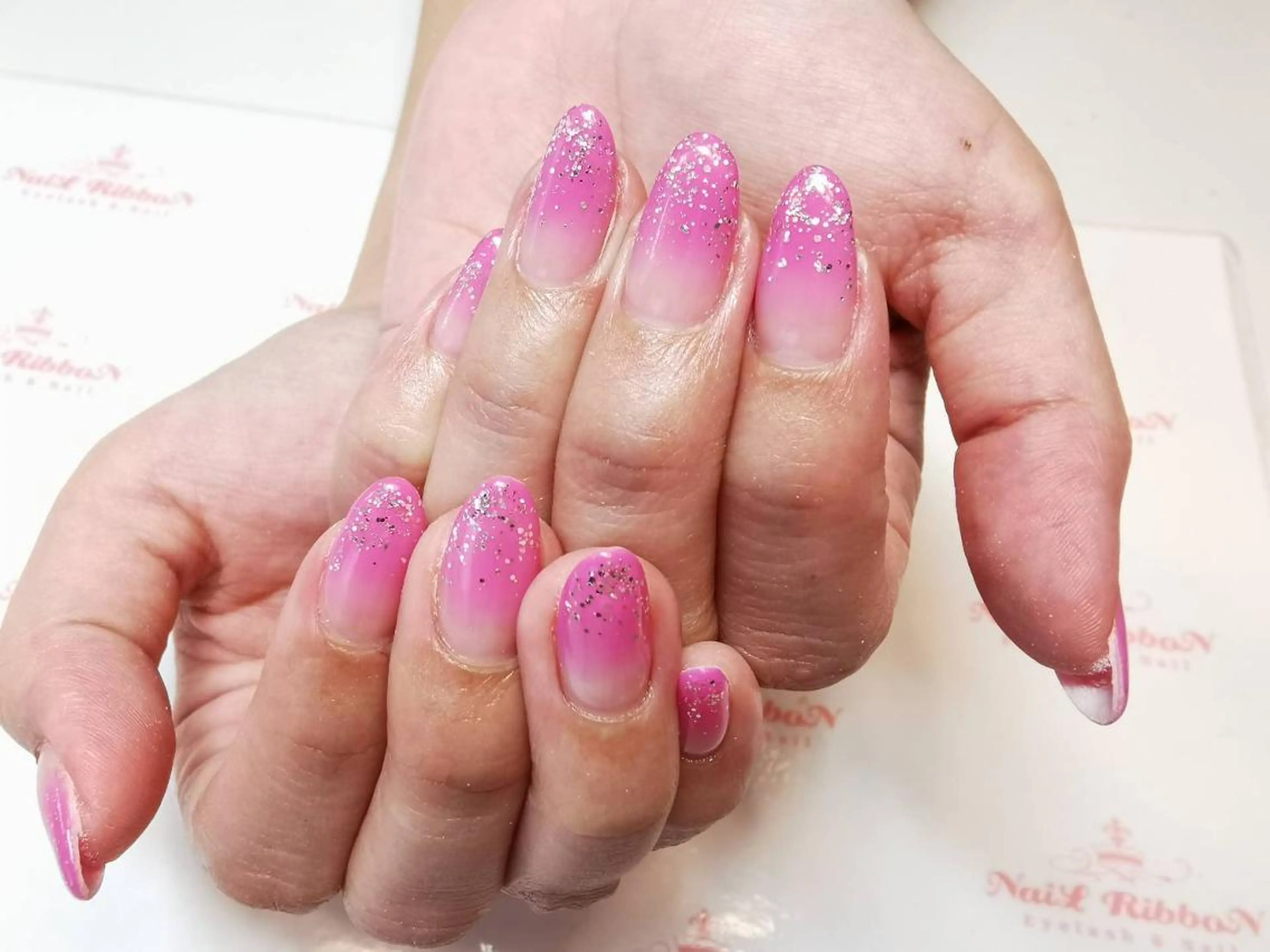 ネイル ネイルリボン 受付スタッフのネイルデザイン