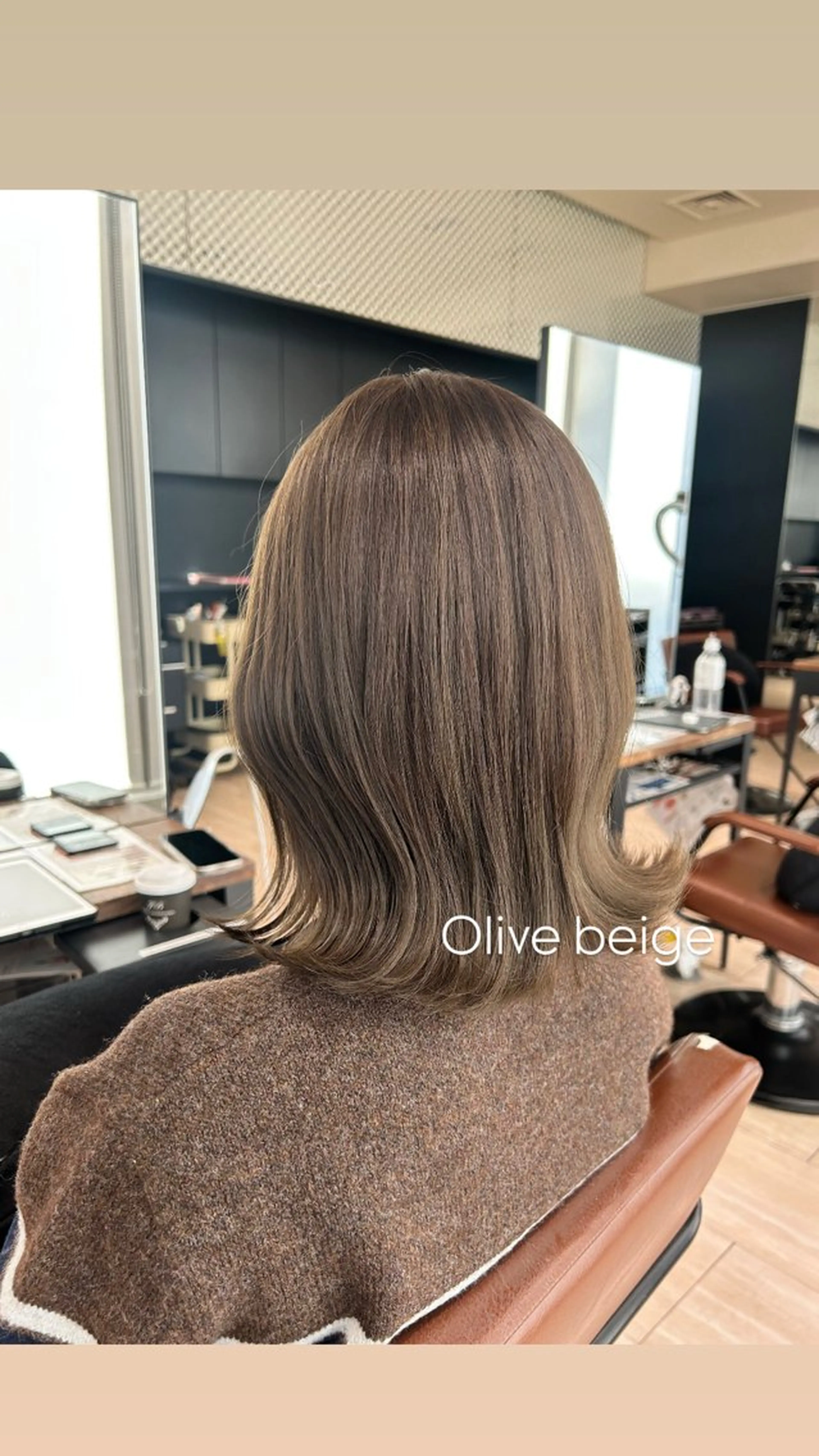 ミディアム カラー 切りっぱなしボブ ベージュカラー ブリーチ 透明感カラー ダブルカラー カット ヘアカラー トリートメント 🍼顔周りカット/ レイヤー/小川華奈のヘアスタイル