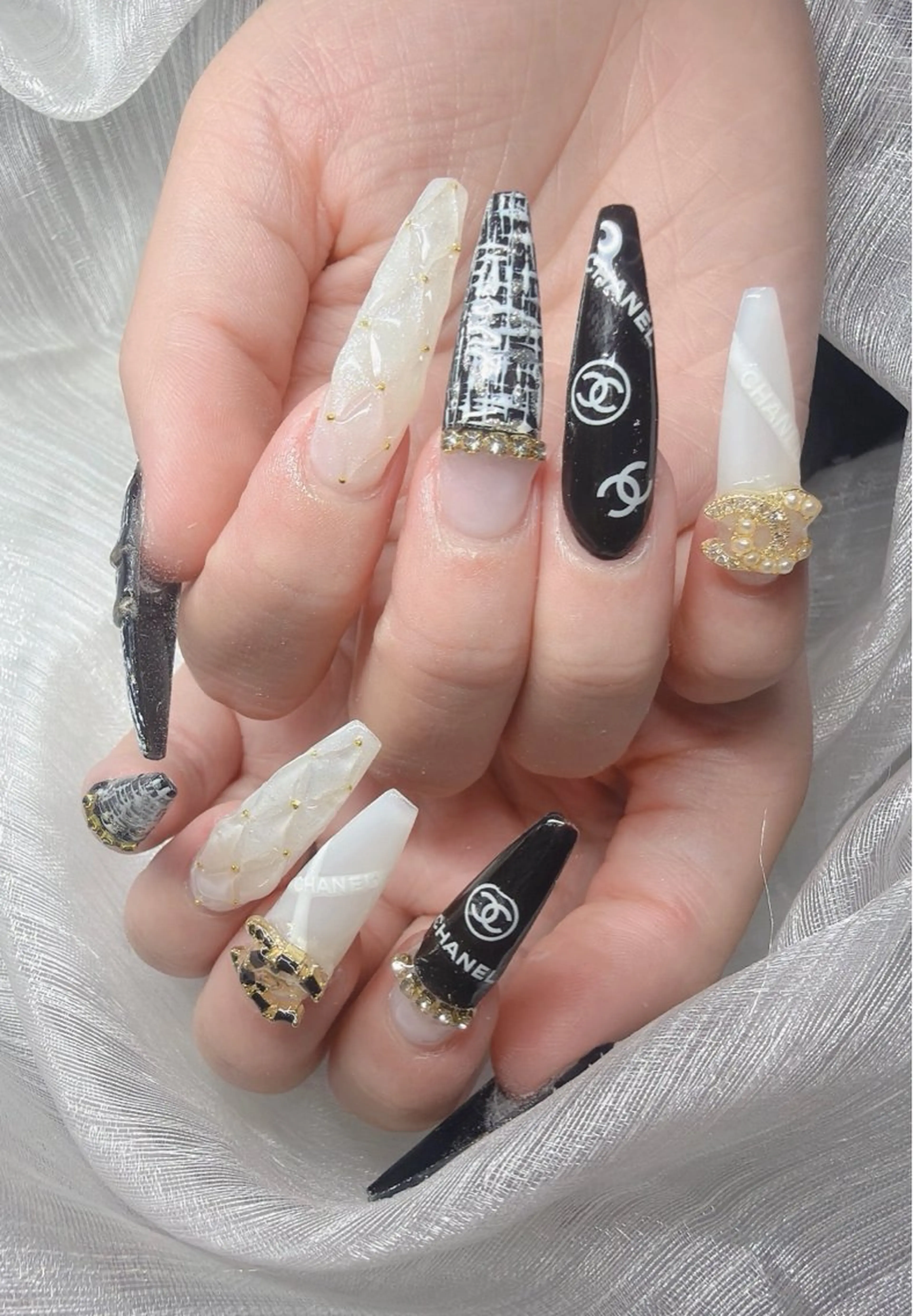 ネイル 長さ出し グラデーション 卒業式 キラキラネイル マグネットネイル ハンドネイル Lee Nailsのネイルデザイン