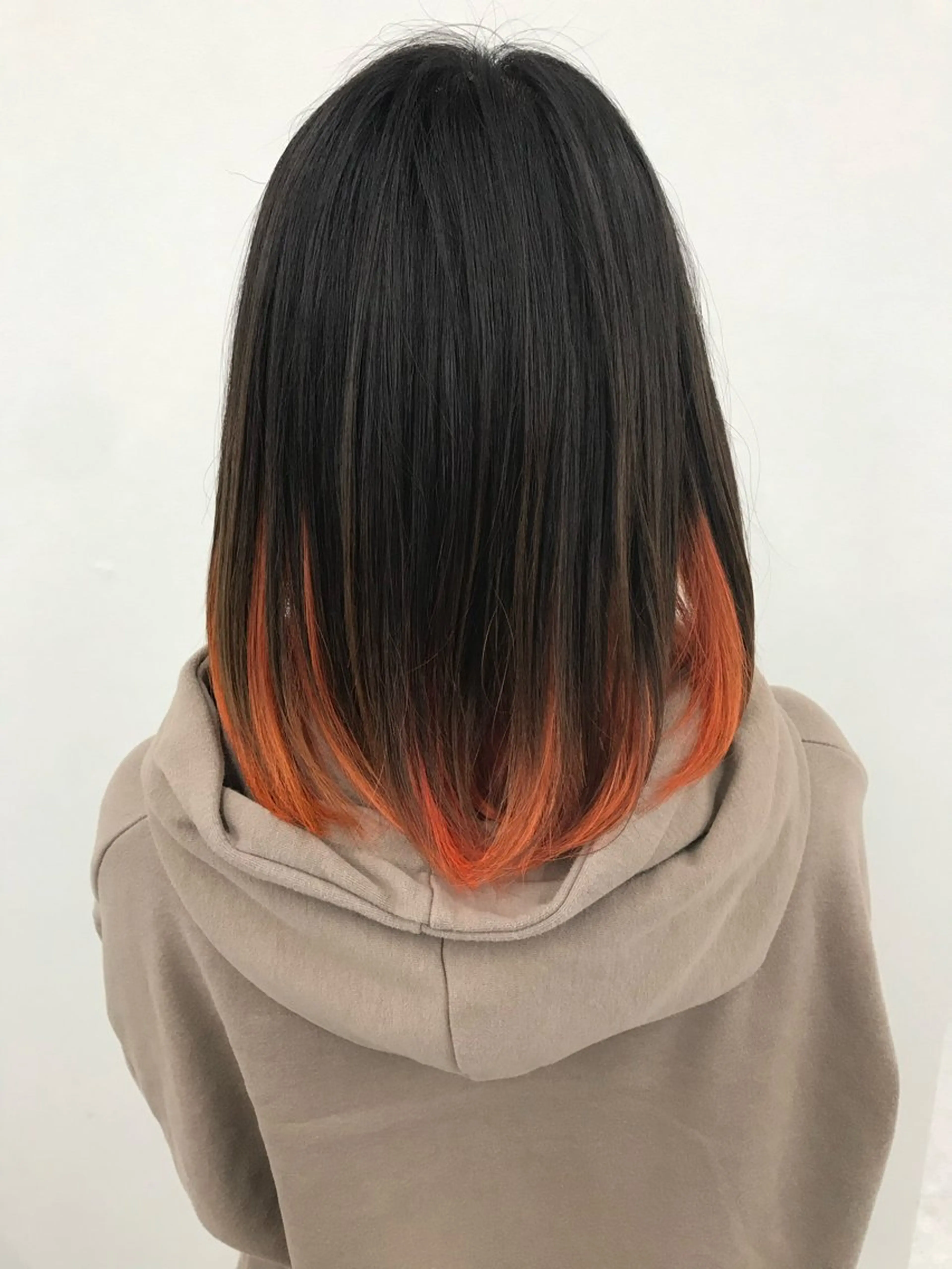 ミディアム カラー グラデーションカラー インナーカラー オレンジ レイヤーカット 荒川 賢人のヘアスタイル