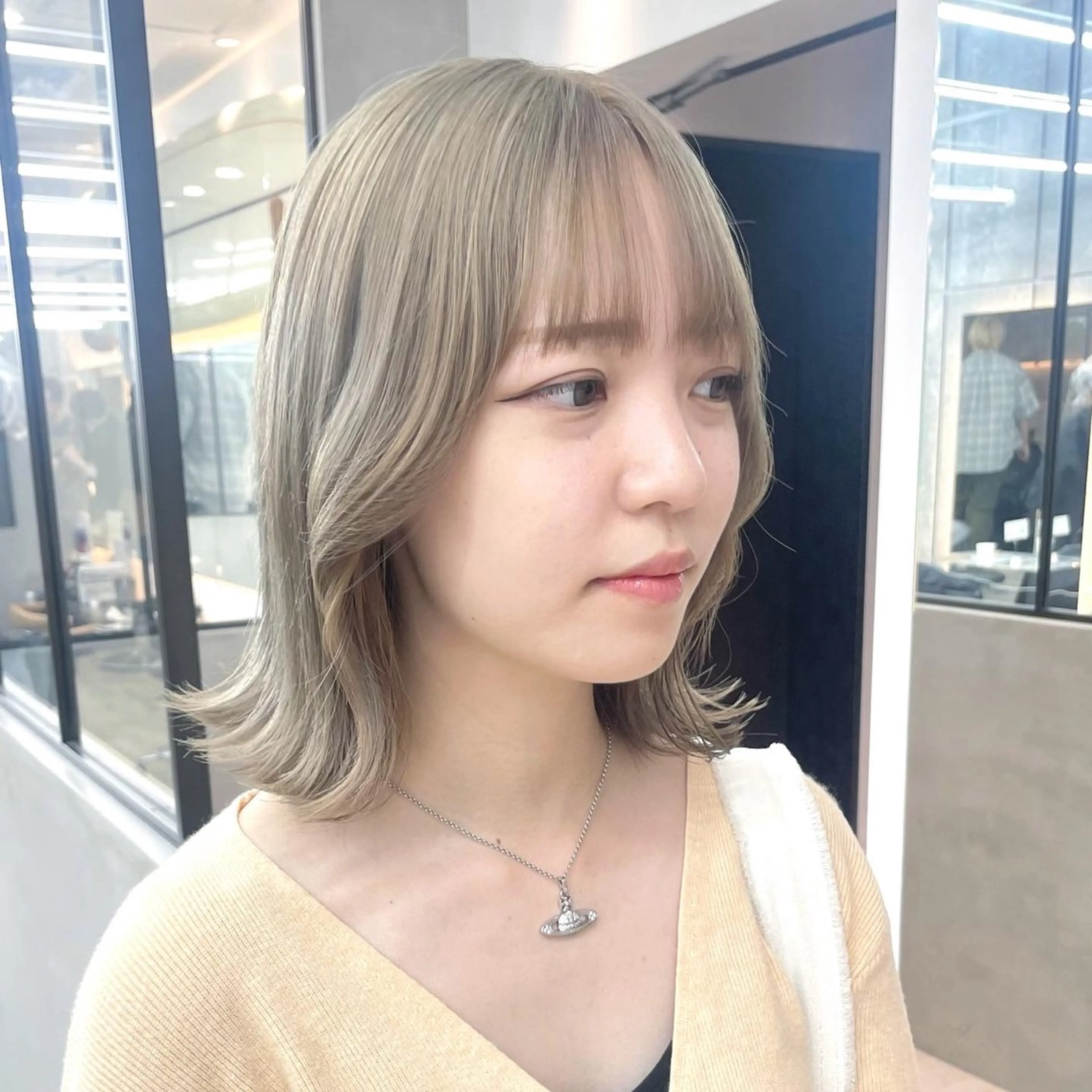 1日でハイトーン叶えたい方おすすめ🫶【ブリーチ2回コース💖ケアブリーチ】+オンカラー+カット+トリートメントの写真