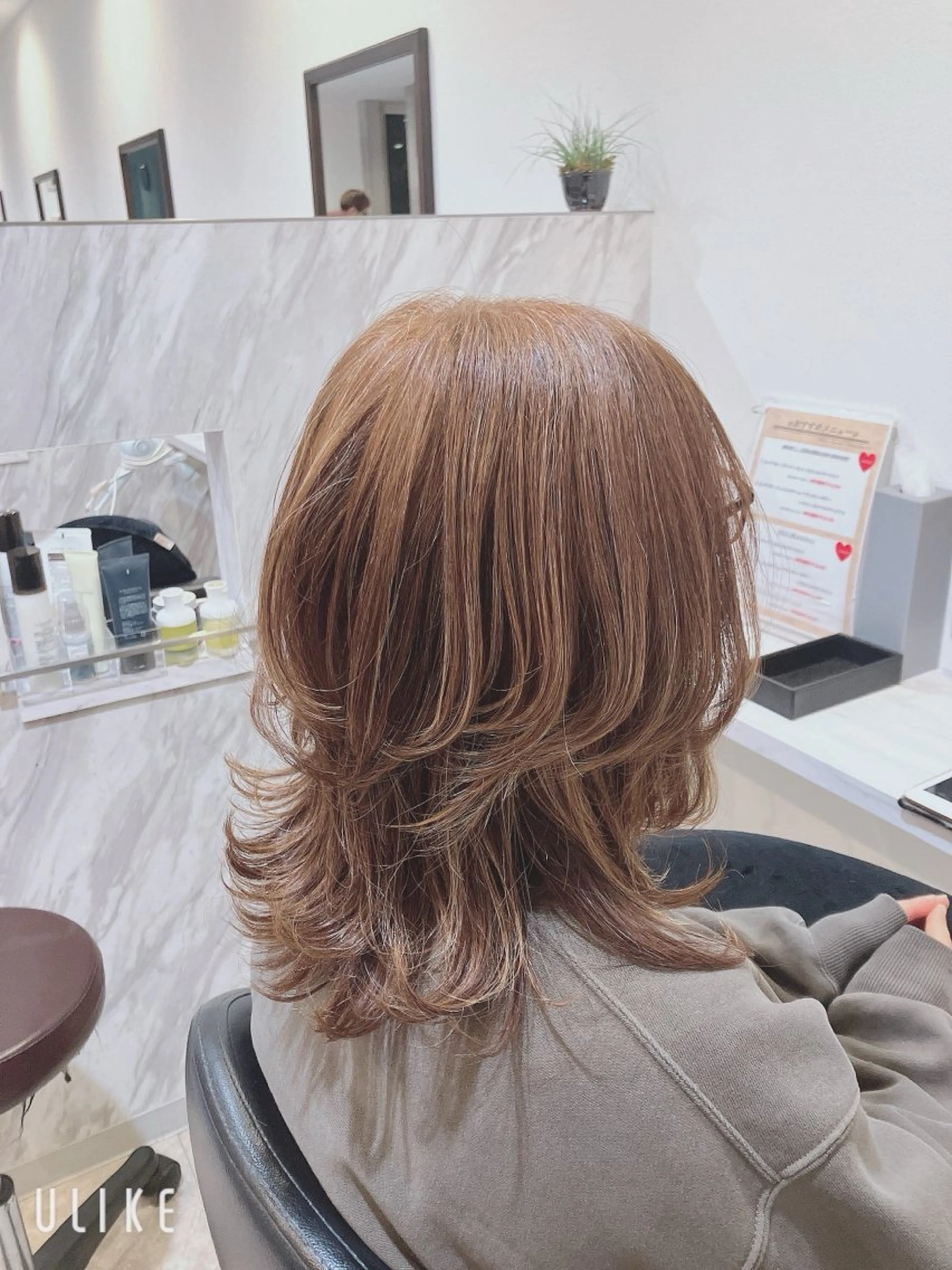 ミディアム ミディアムレイヤー レイヤーカット SEA BELLE YASUのヘアスタイル