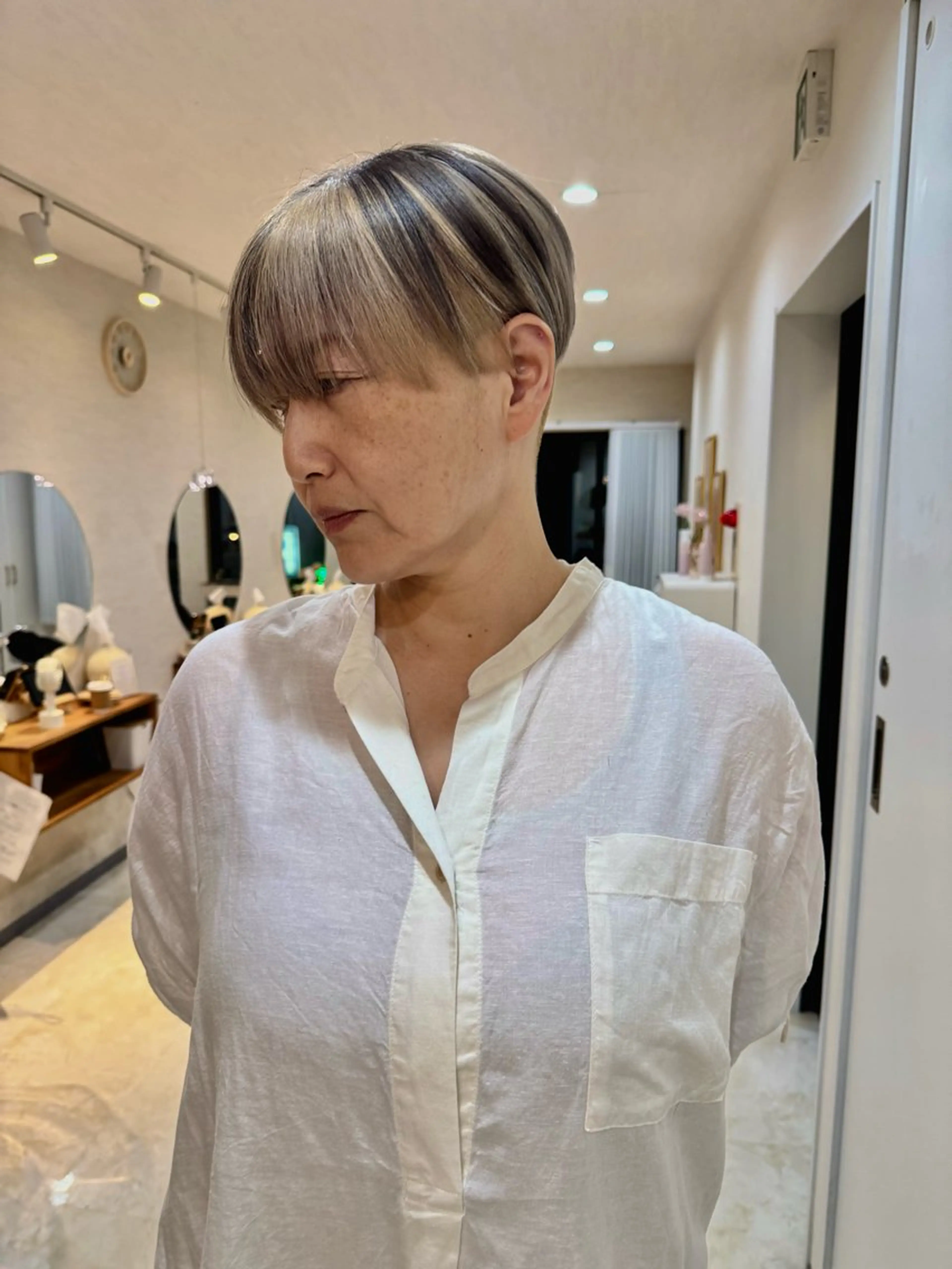 ショート カラー ヘアカラー トリートメント ブリーチ/レイヤー/ コイデリュウセイのヘアスタイル