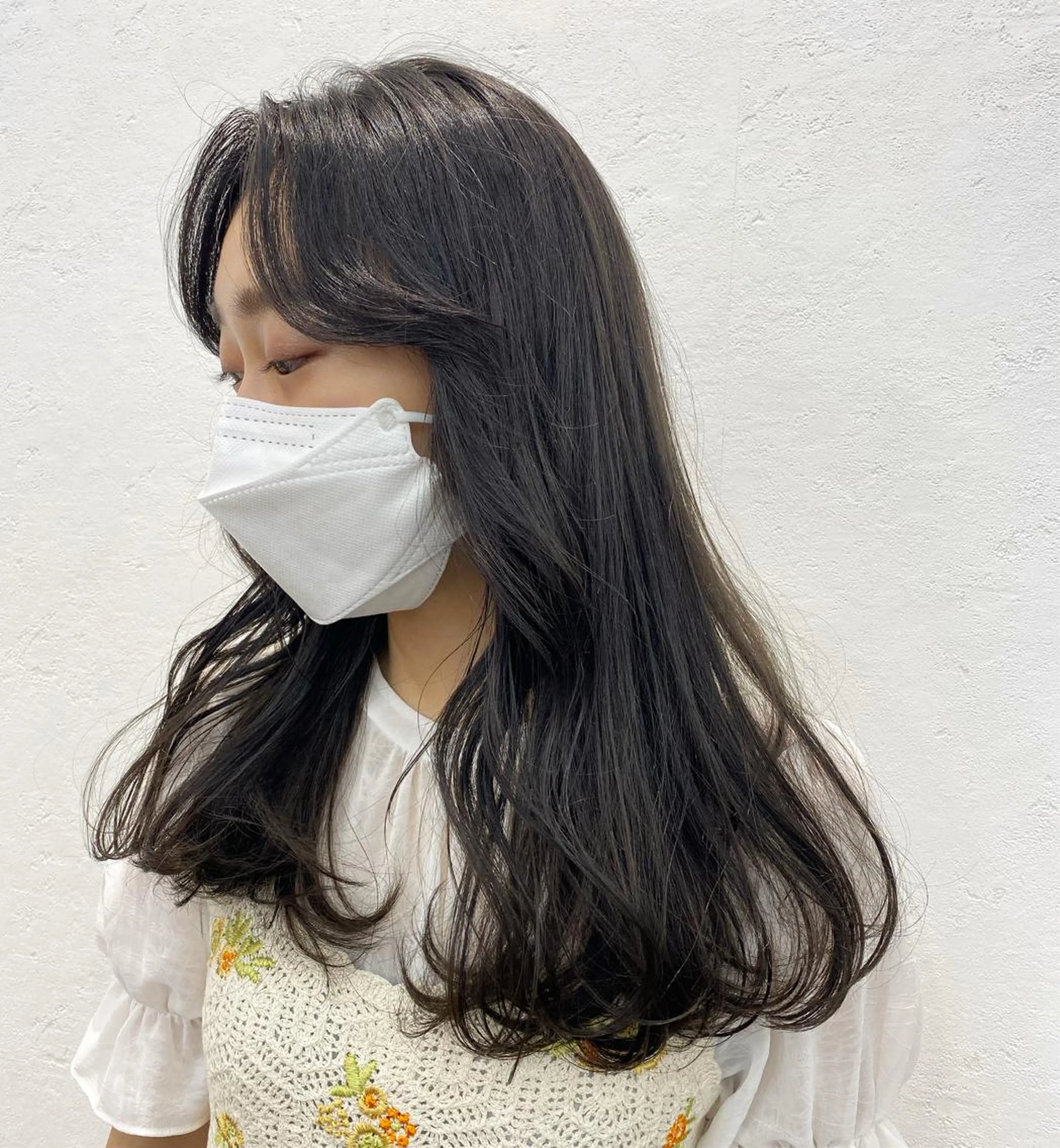 ロング カラー オリーブ/アッシュ やわらか透明感カラーのヘアスタイル