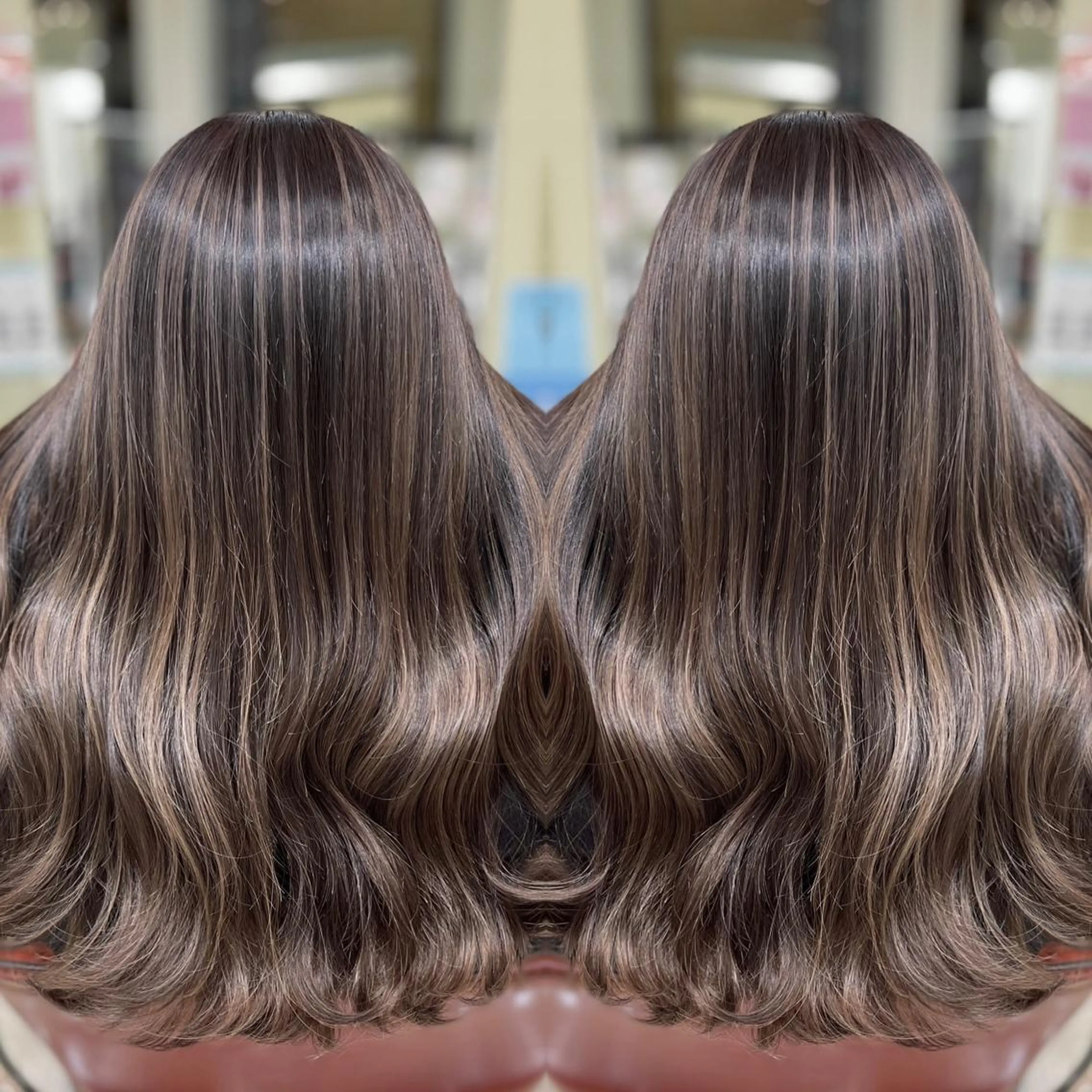 セミロング ヘアカラー Y Uのヘアスタイル