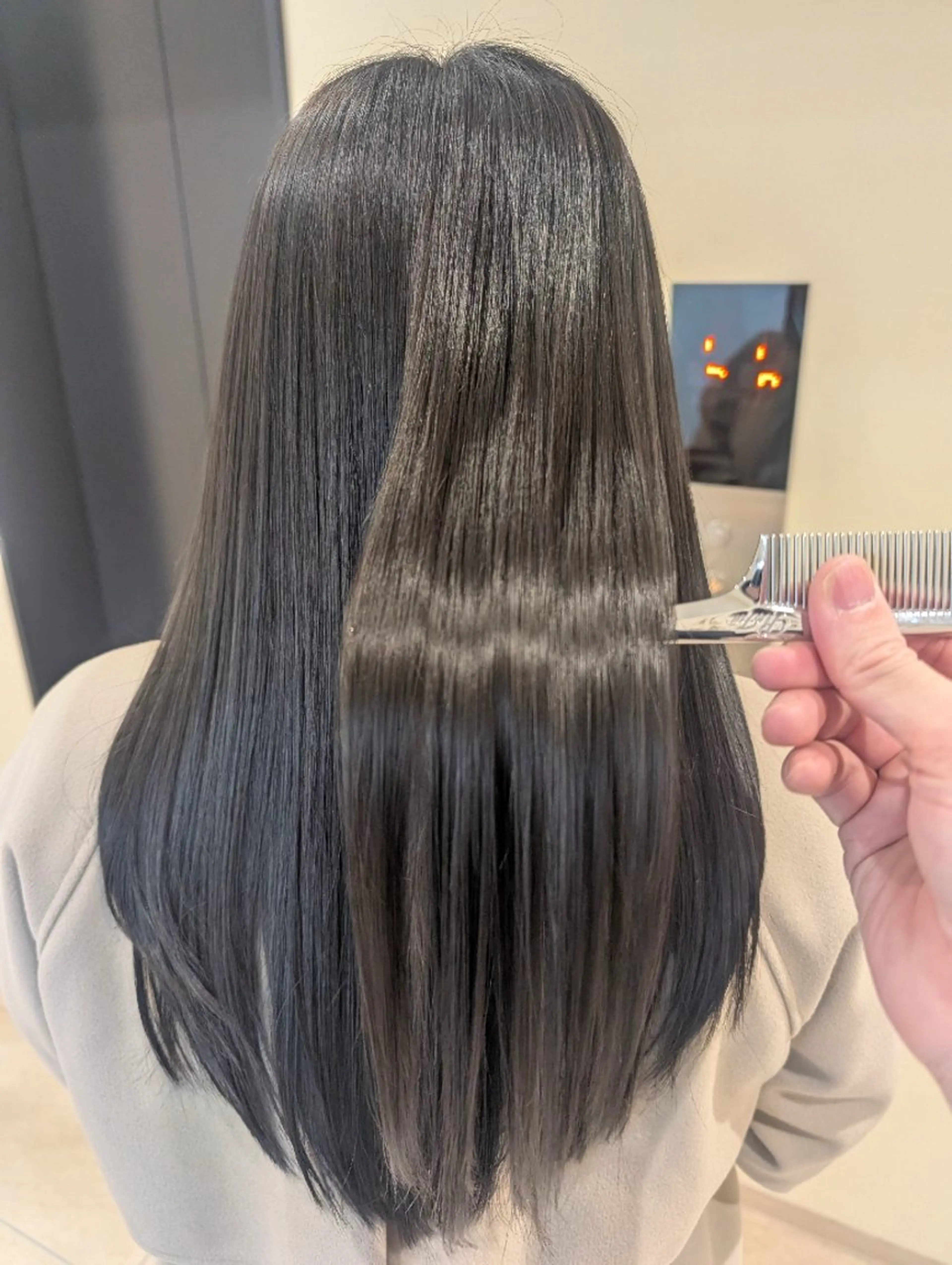 ロング 艶髪／オリーブ系／ 肌が綺麗に見えるお色のヘアスタイル