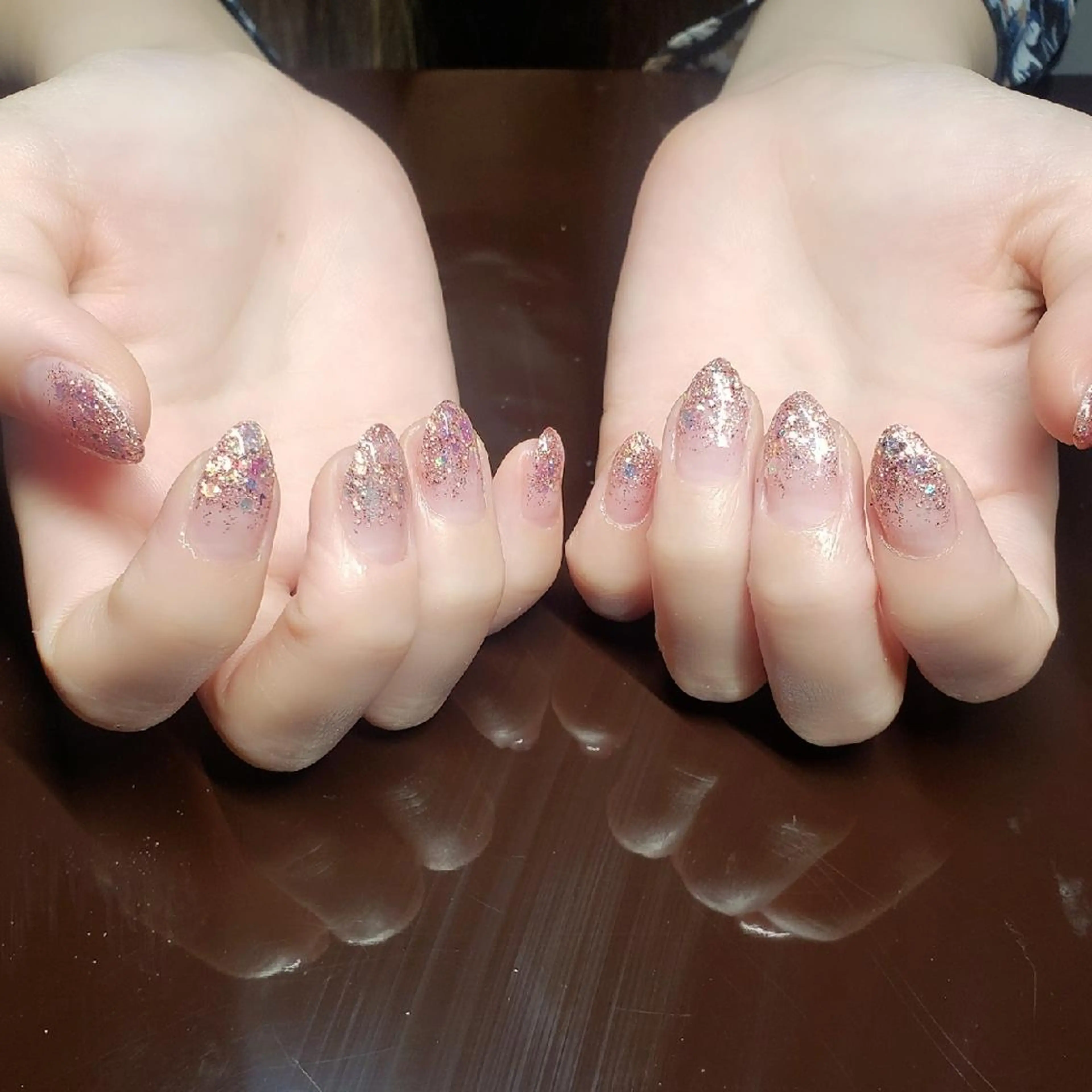 ネイル ラメ(グリッター) ラメグラデーション クロキ 。のネイルデザイン