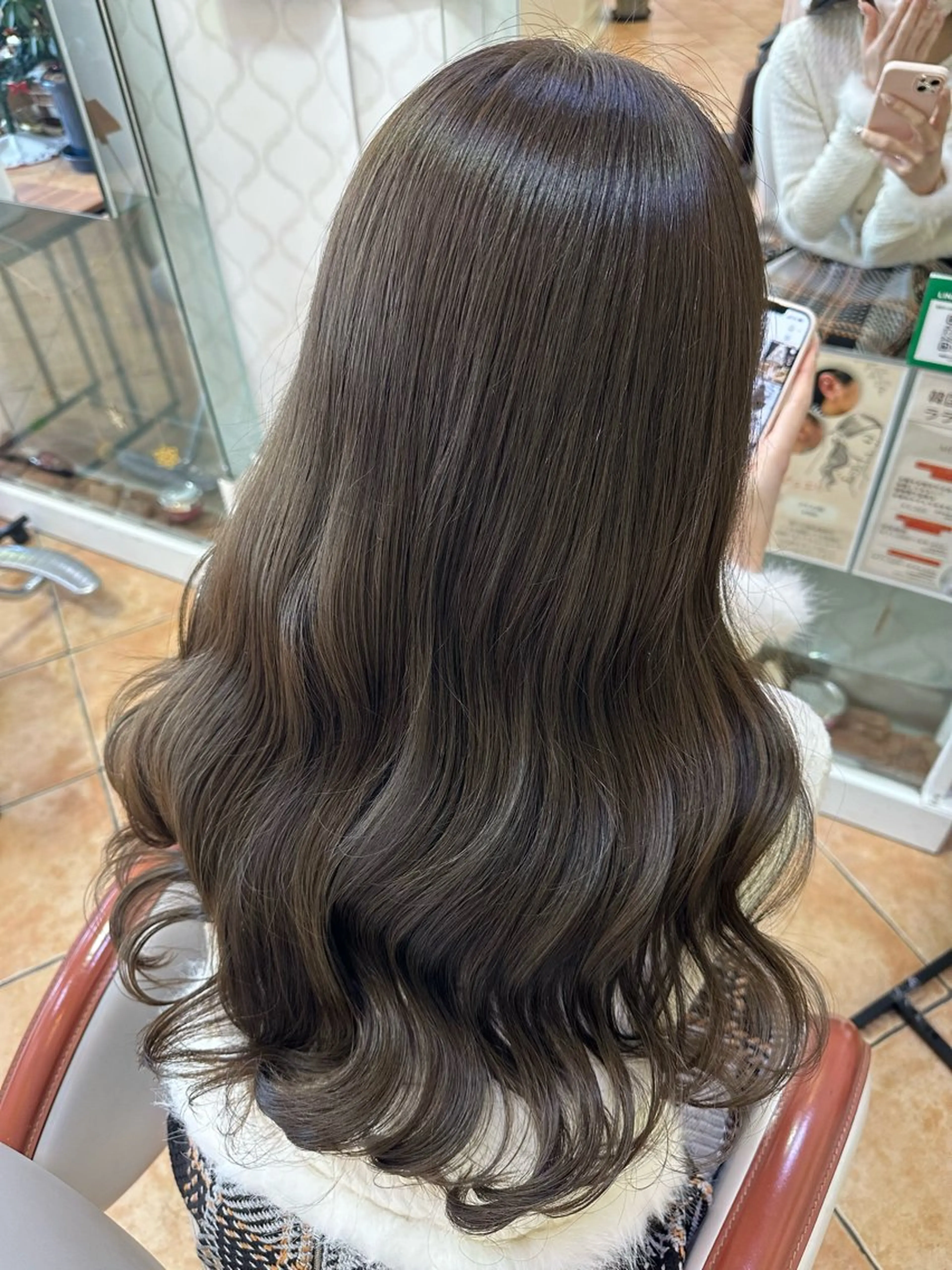 カラー ベージュカラー ブリーチ 透明感カラー ブリーチなしカラー オリーブベージュ 廣藤 梨花のヘアスタイル