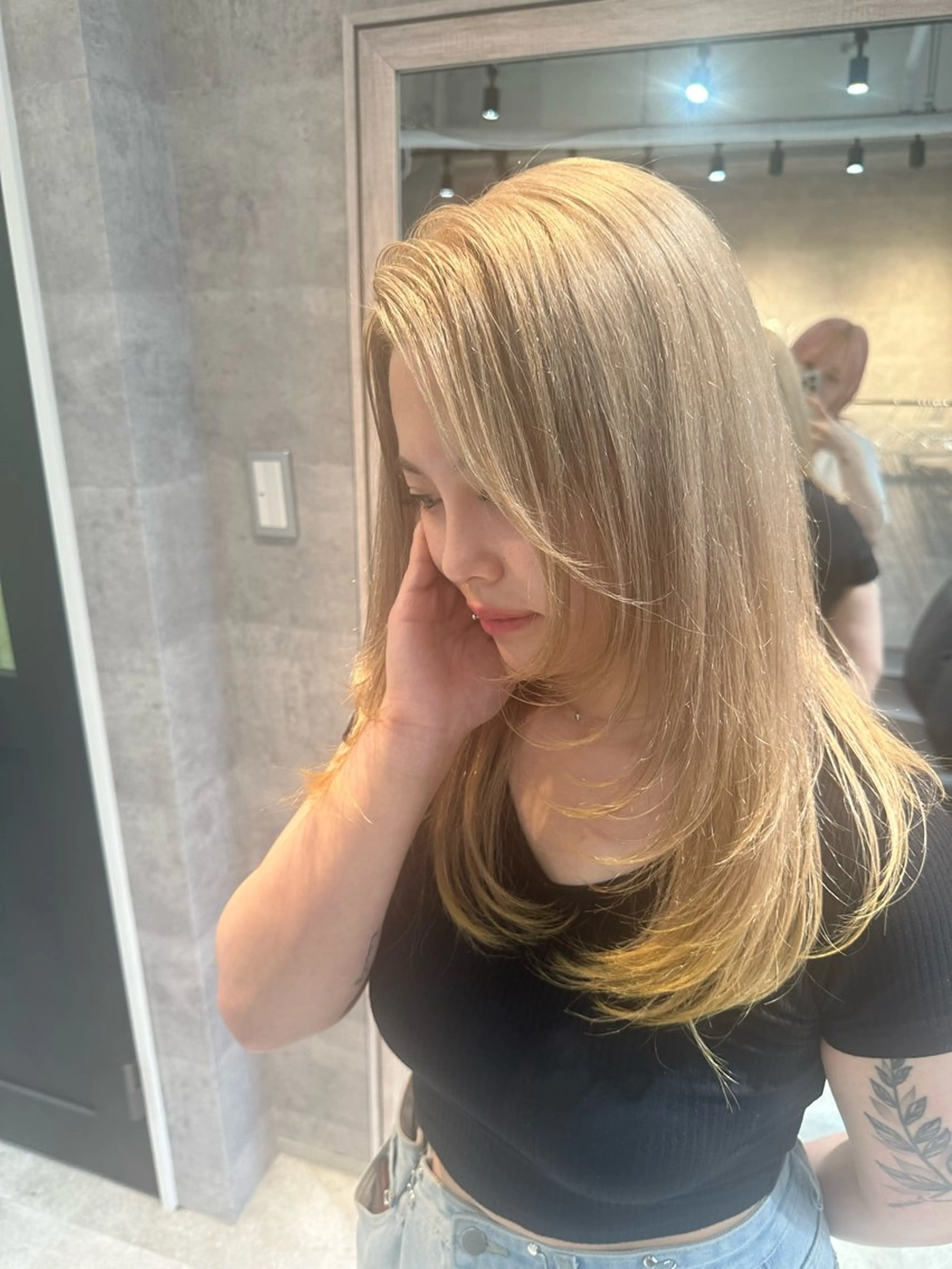 セミロング カラー ブリーチ ブロンド ダブルカラー ホワイトブロンド イエローカラー カット ヘアカラー トリートメント 🪄🫧ハイトーン/ 乙津茜🐰L'wisのヘアスタイル