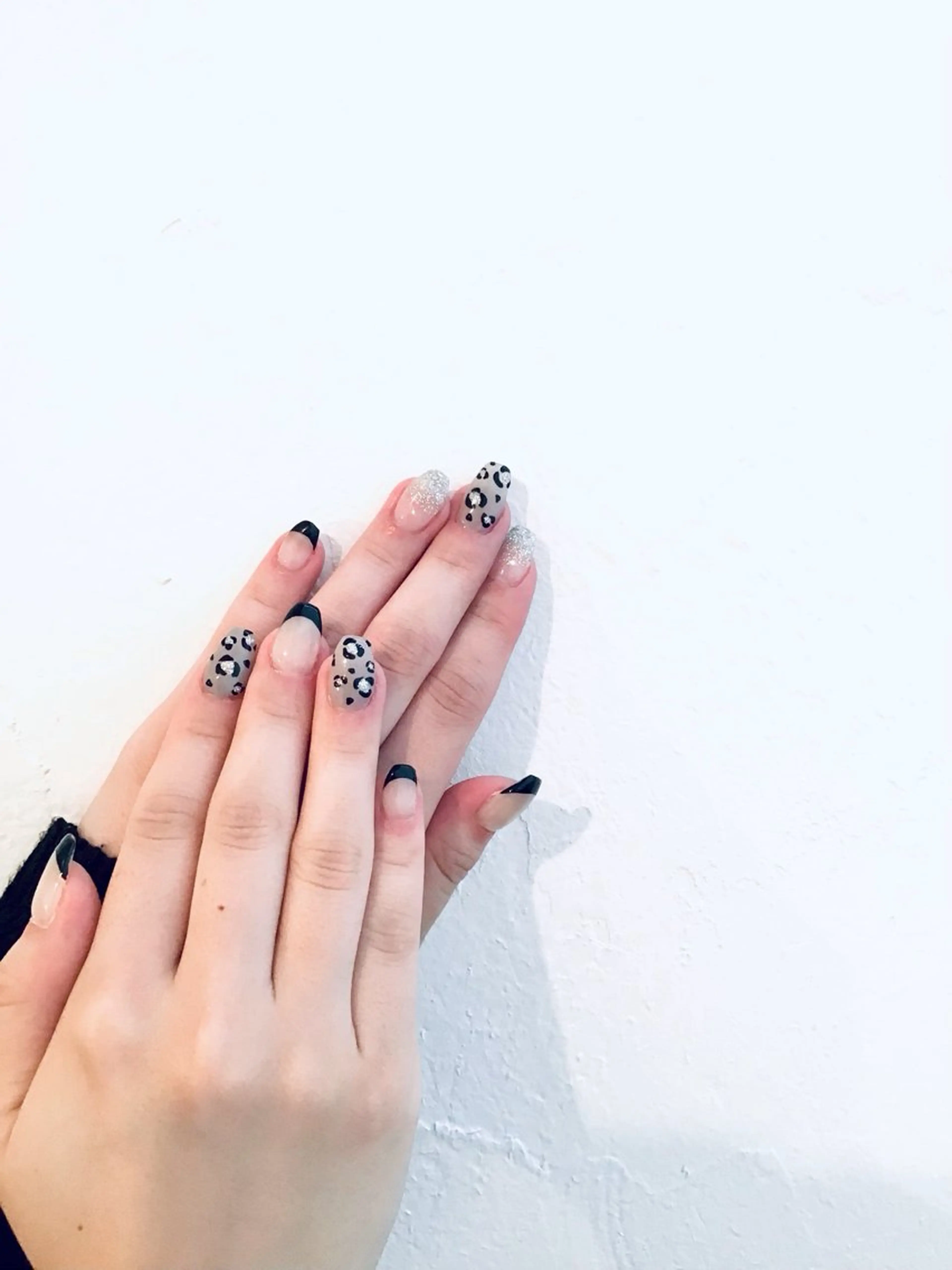 ネイル ガーリー ゴールド オフィスネイル ハンドネイル Roger 舞のネイルデザイン