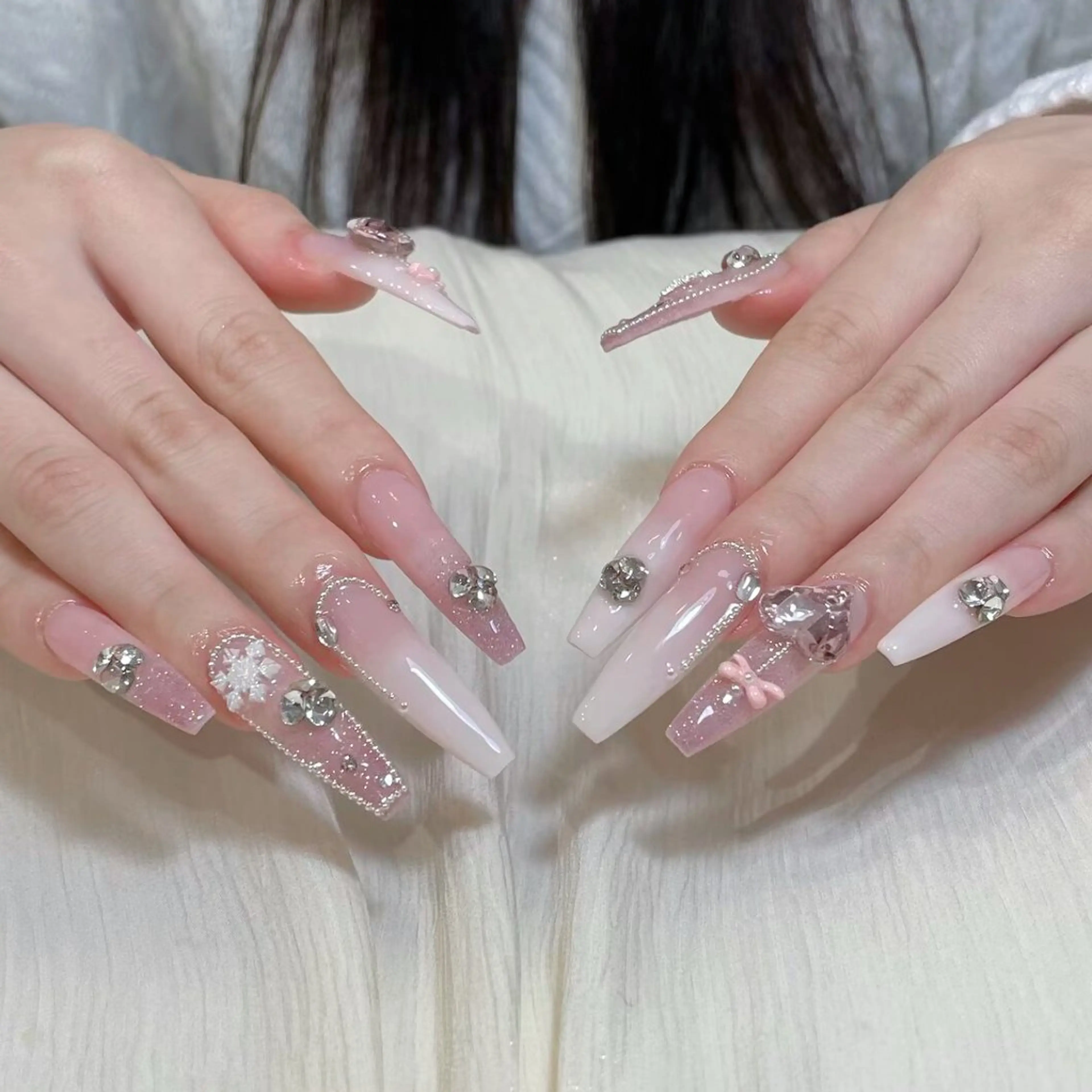 ネイル アートネイル オーロラネイル ガーリー キラキラネイル 韓国ネイル ハンドネイル Una EWAのネイルデザイン