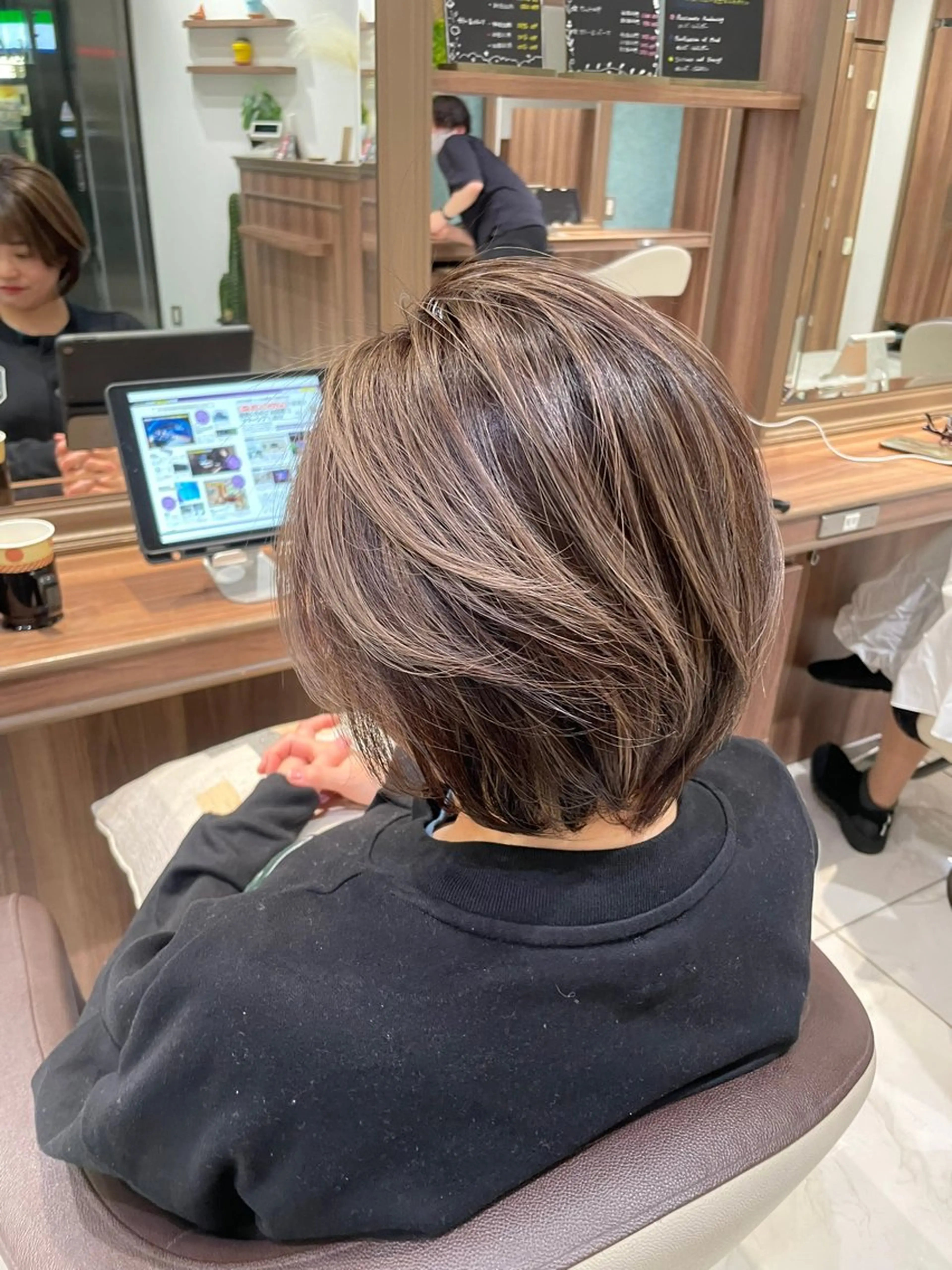 ショート カラー バレイヤージュ ハイライトカラー ハイライト レイヤーカット ヘアカラー 🇰🇷韓国ヘア★ 副店長.쿠리타⭐︎のヘアスタイル