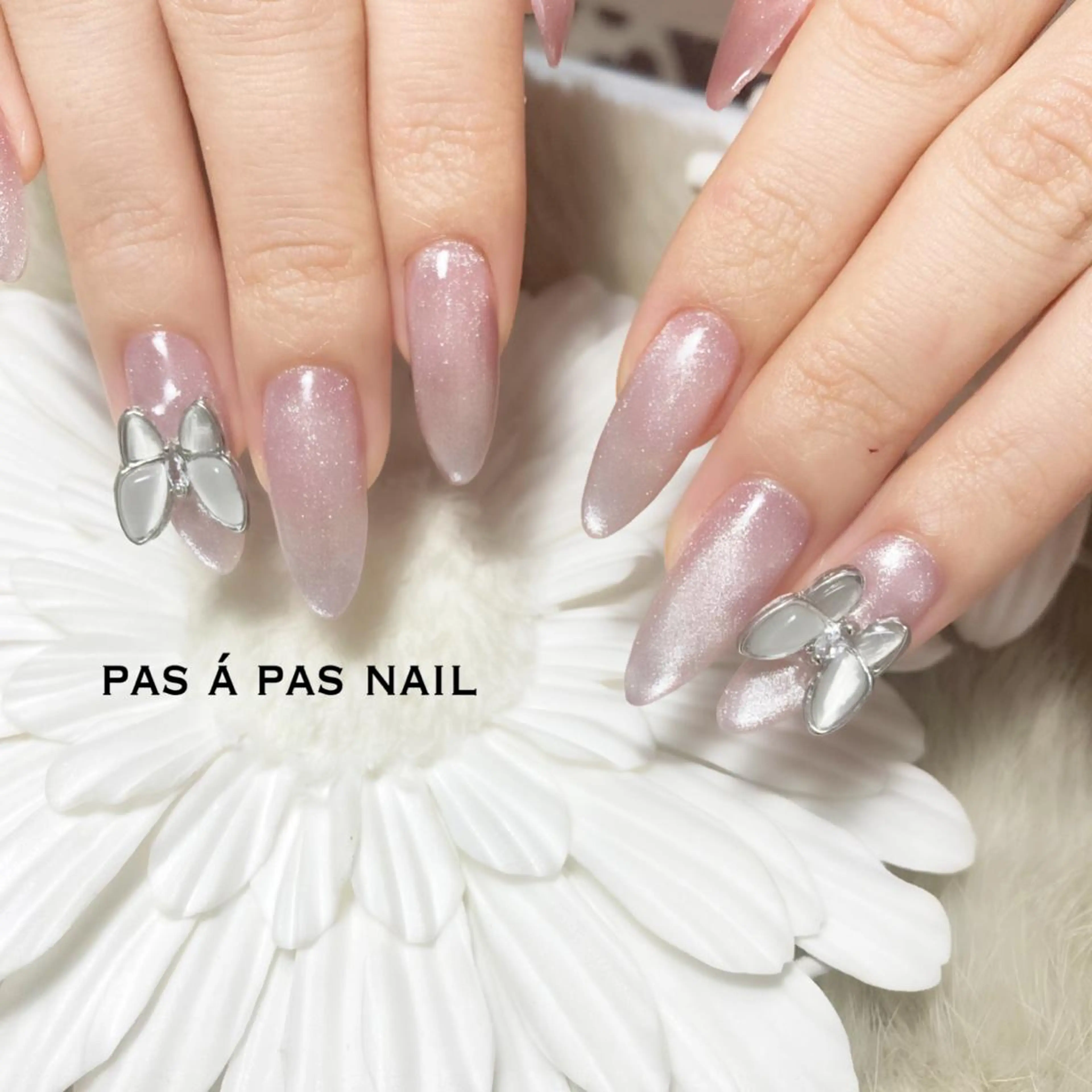 【長さだし】有料パーツ2つ+ワンカラー🎀(オフ込)チップ10本長さだし/パラジェルの写真