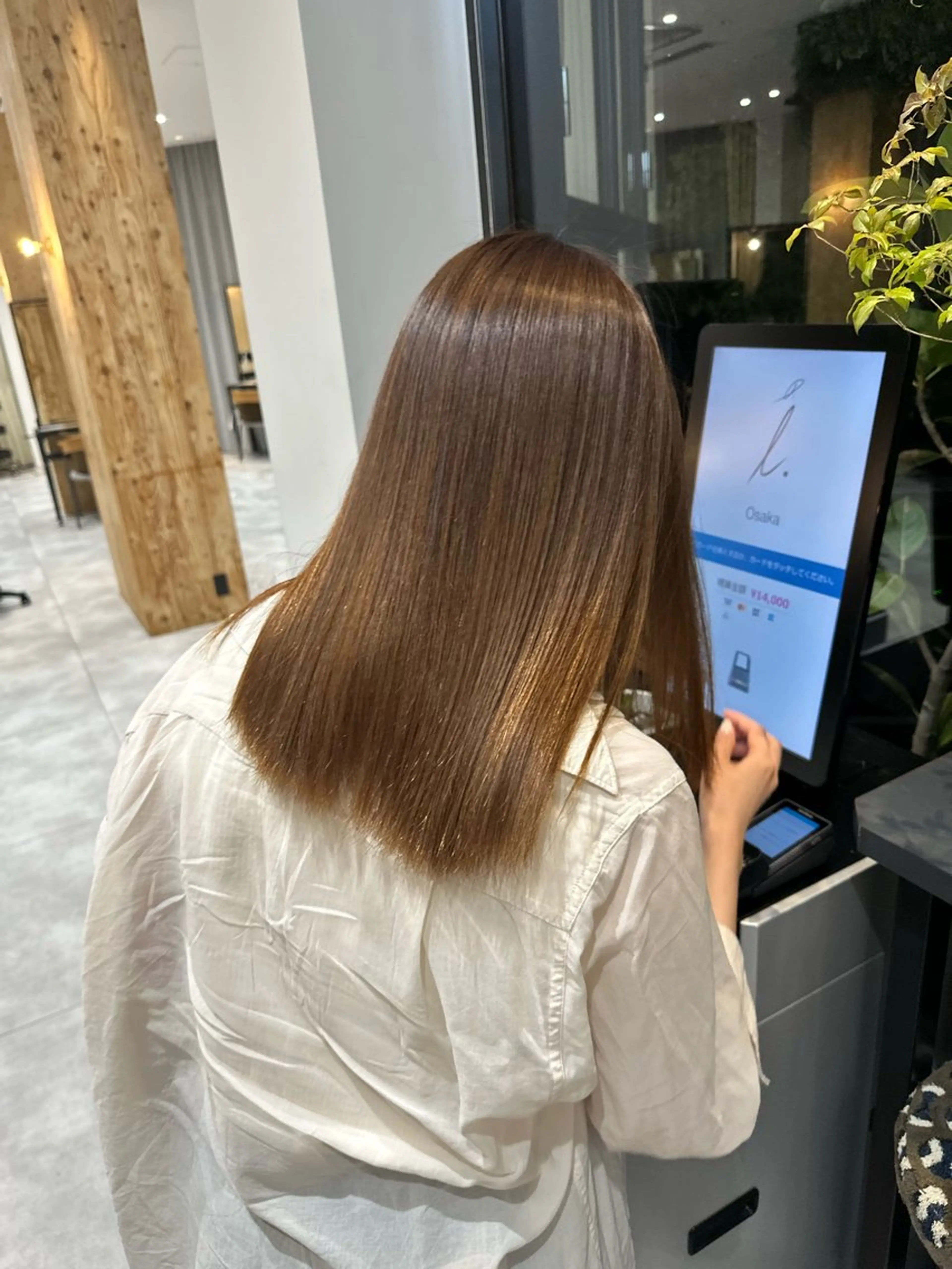 ミディアム りん/ワンホン/艶髪 ／小顔顔周りカットのヘアスタイル