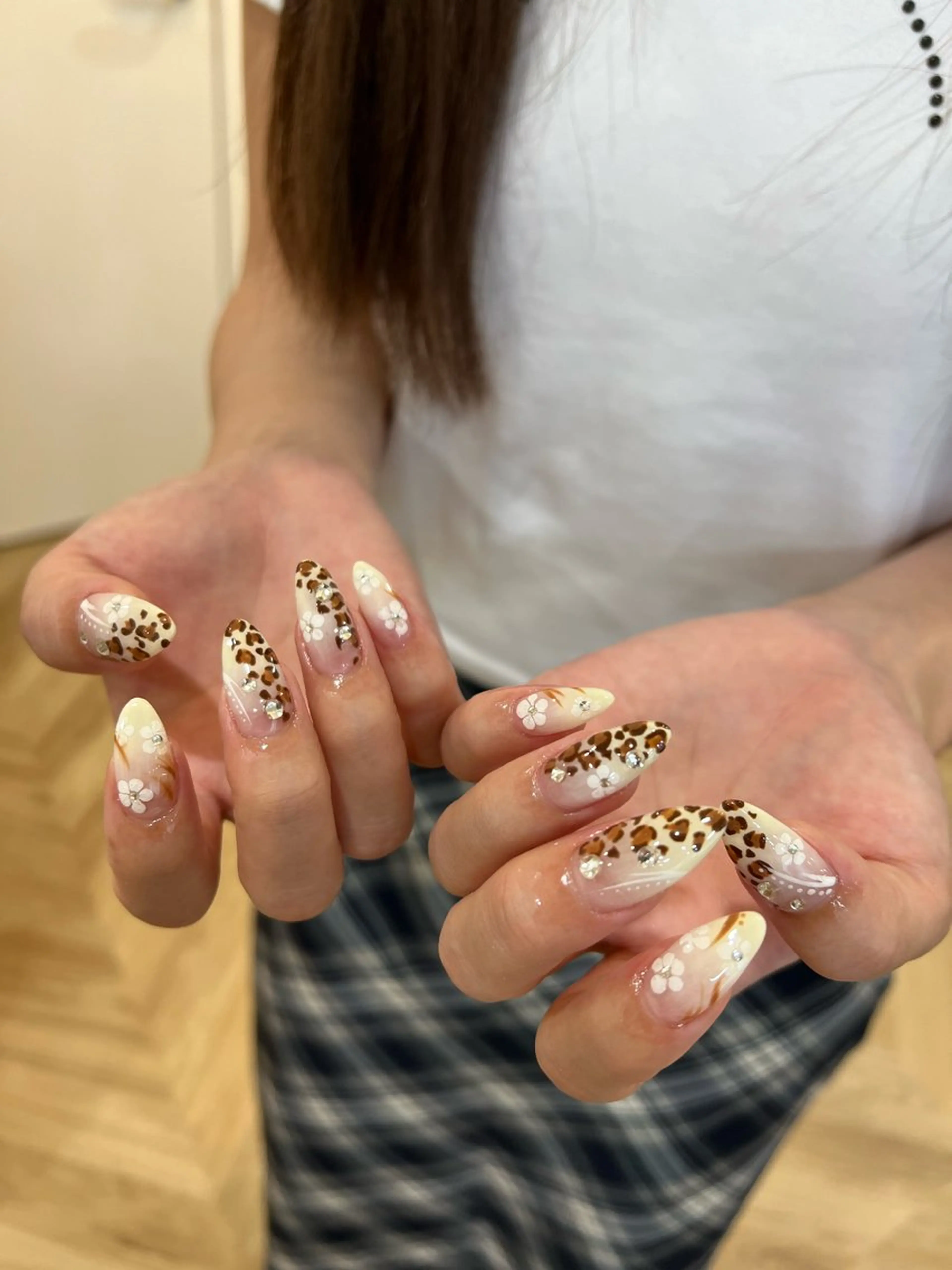 ネイル ハンドネイル フットネイル ハンドケア Nes.Nail所属・Miyagi Asamiのネイルデザイン