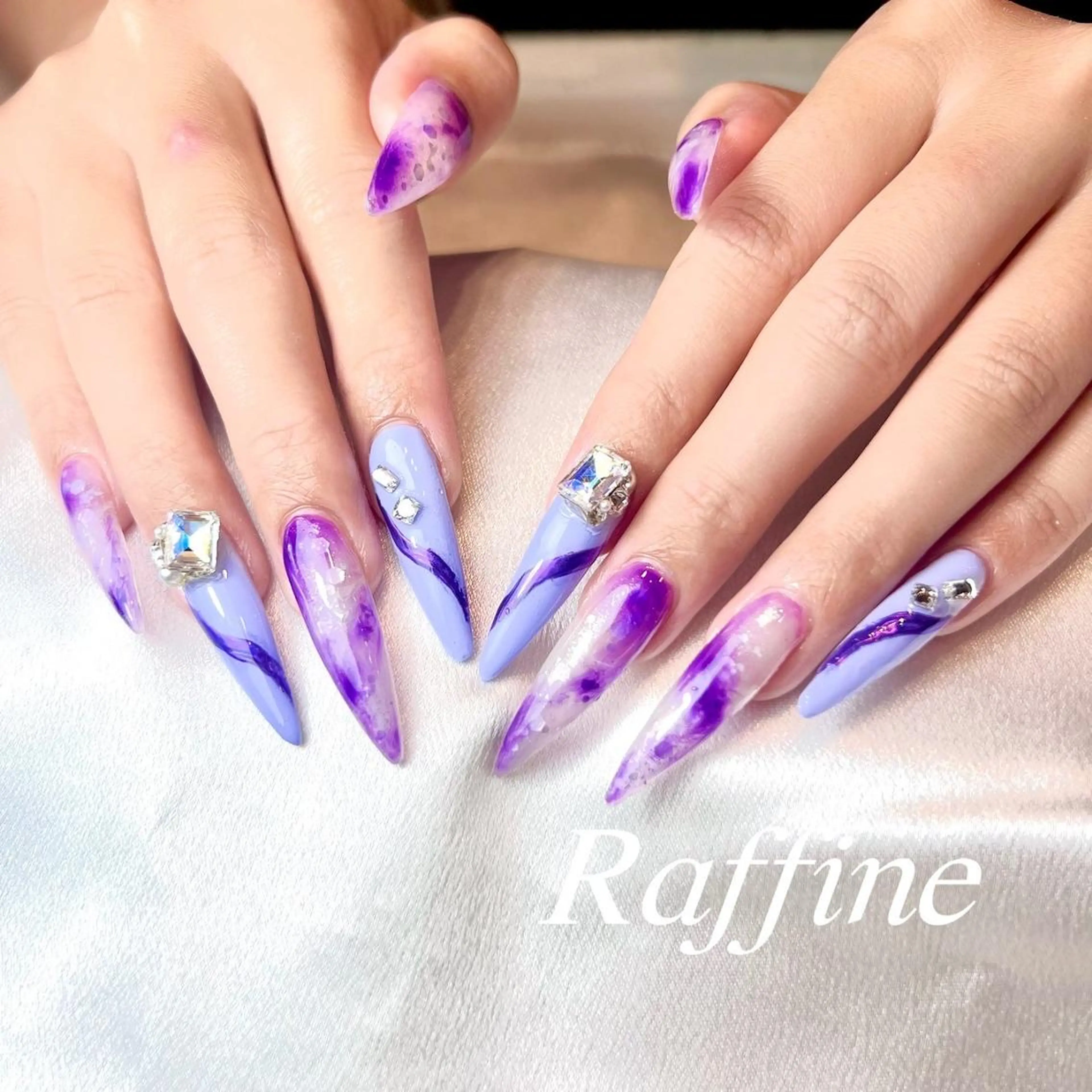 ネイル RAFFINE haru🦋🩵のネイルデザイン