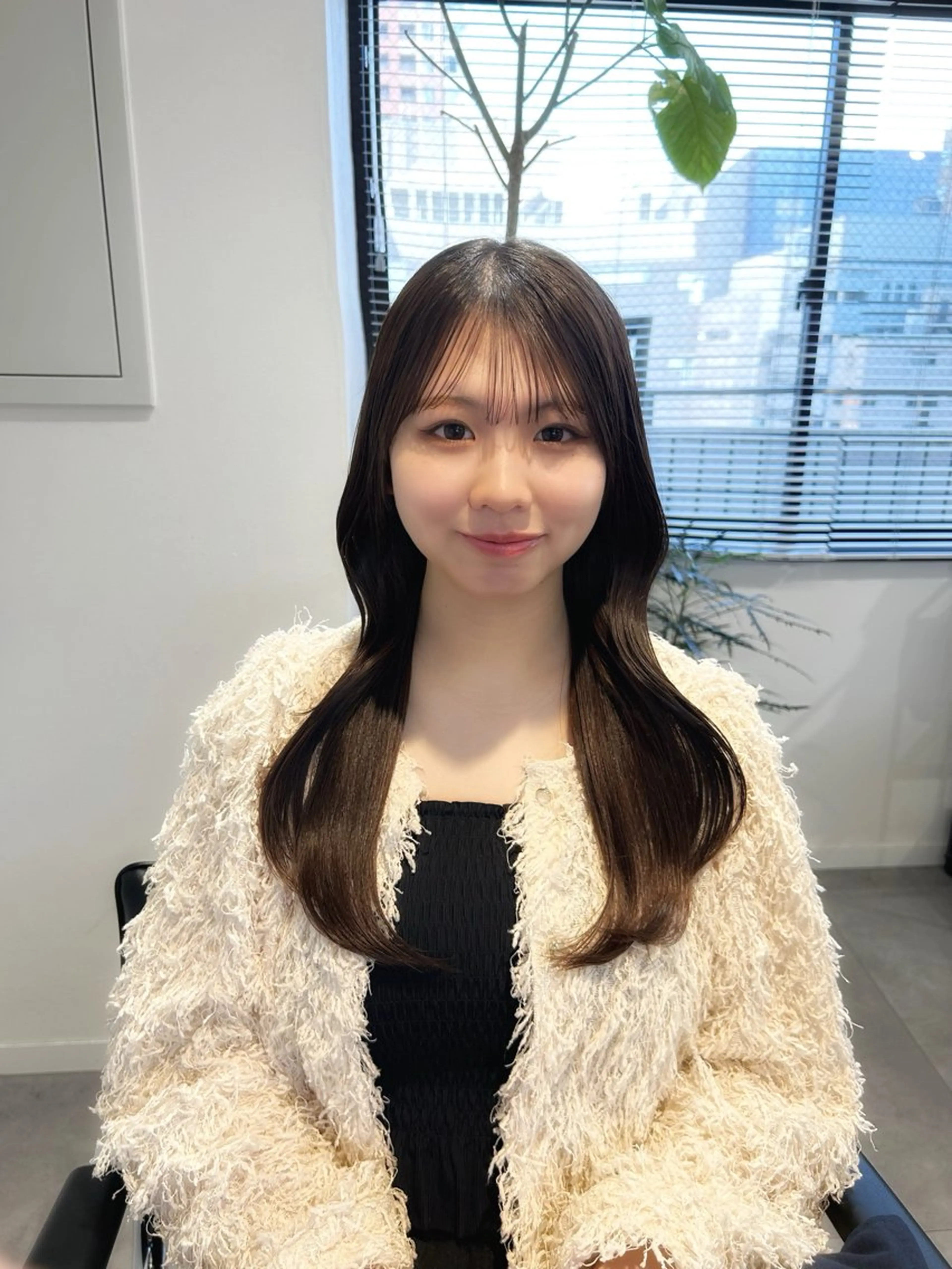 セミロング カラー グレージュ くびれヘア レイヤーカット ❤️ショートカット ・顔周りカット❤️のヘアスタイル