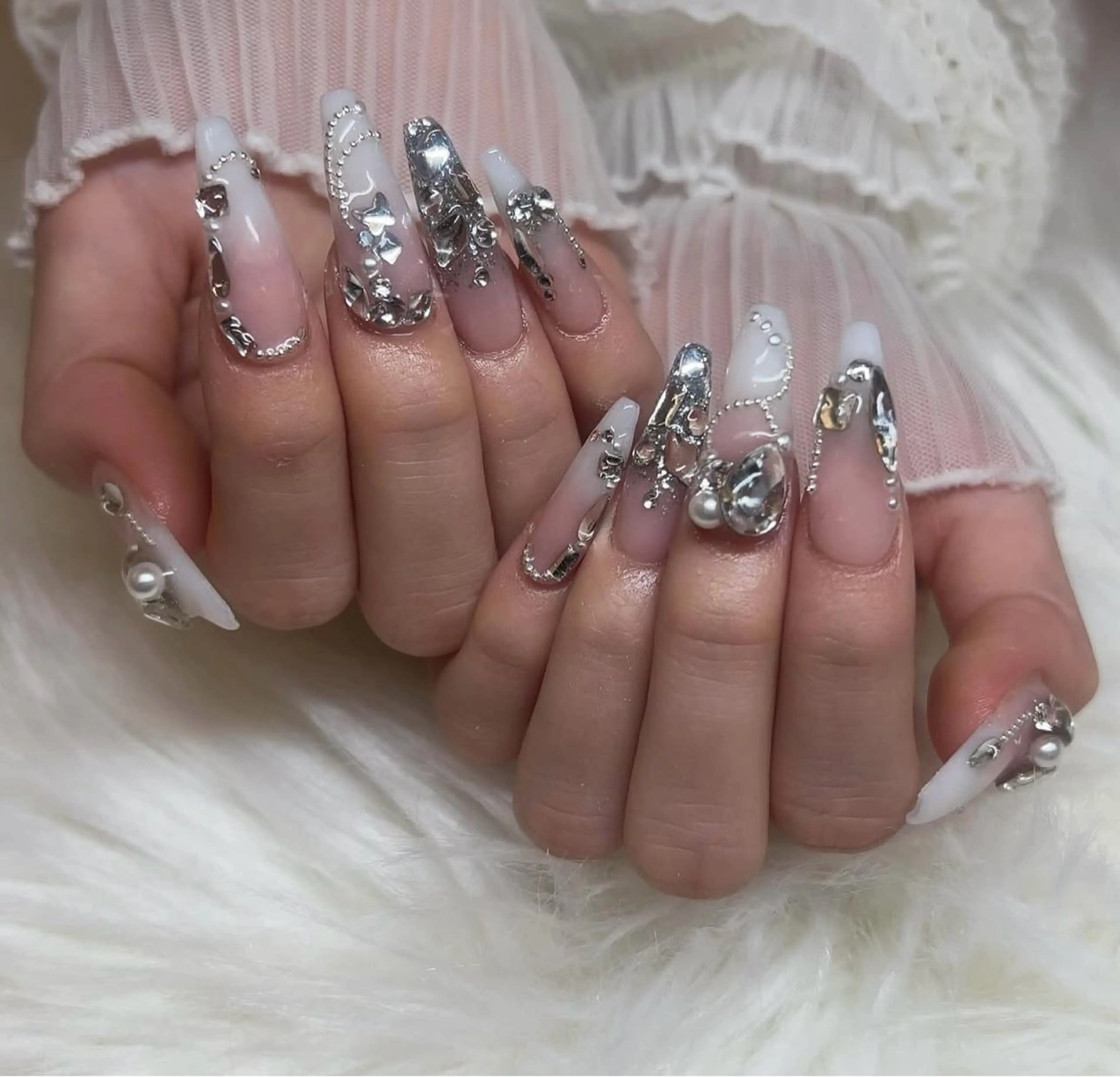 ネイル グラデーション キラキラネイル ワンカラーネイル 冬ネイル Jenn Nail Salonのネイルデザイン