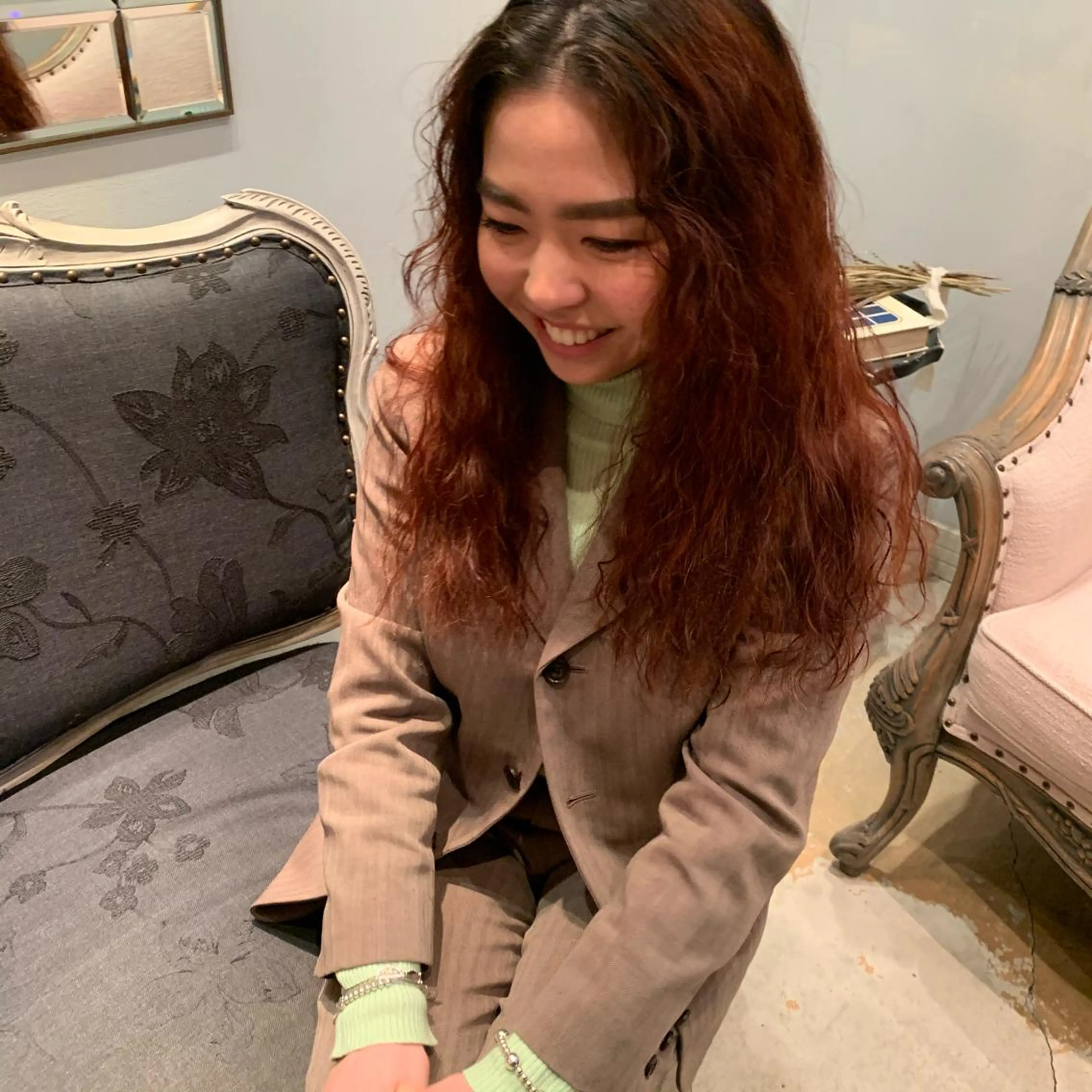 ロング カラー SAKINO． ベージュカラーのヘアスタイル