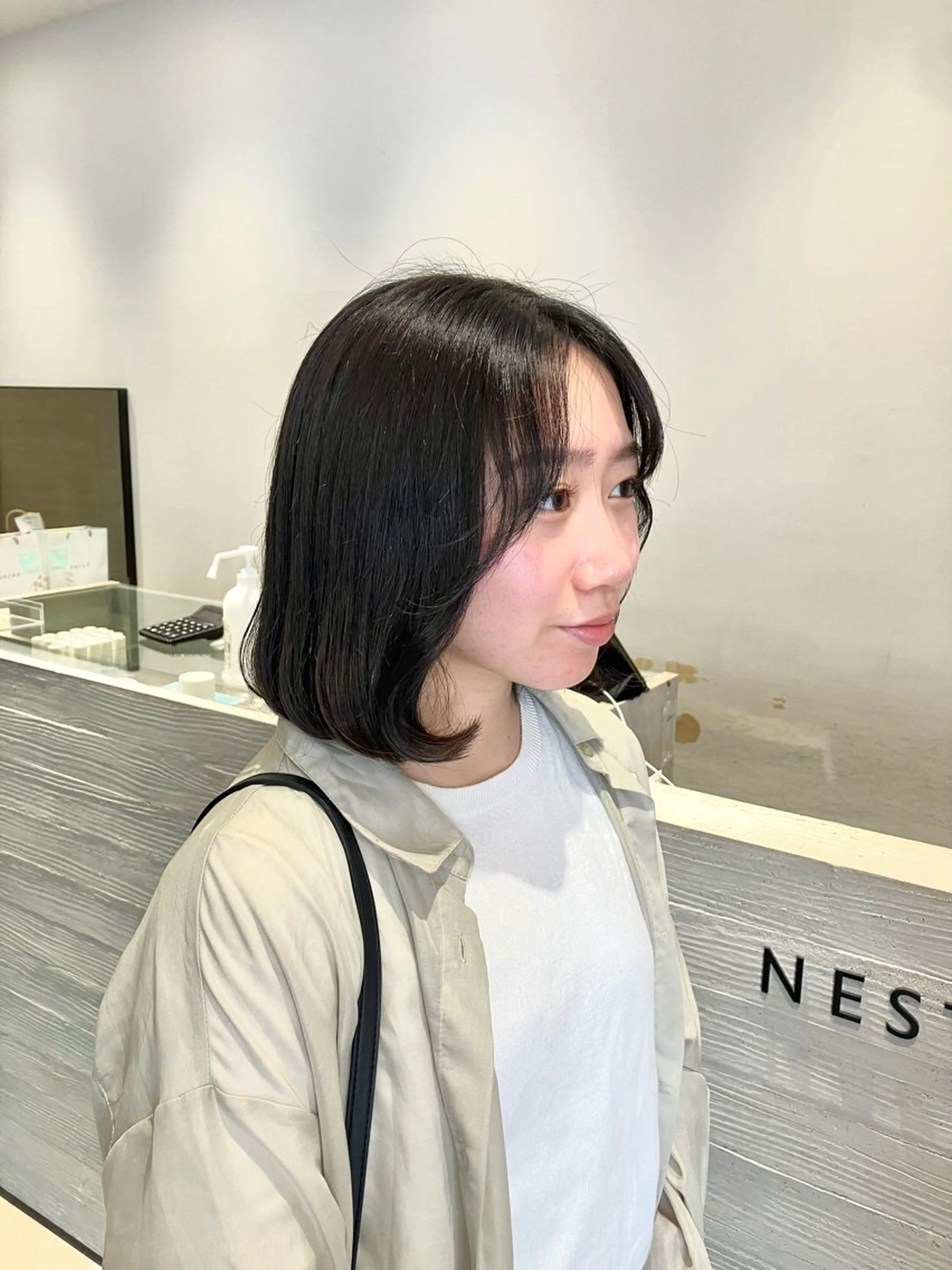 ショート ボブ サキ🤍ハイトーン 🩰くびれ巻きヘアのヘアスタイル