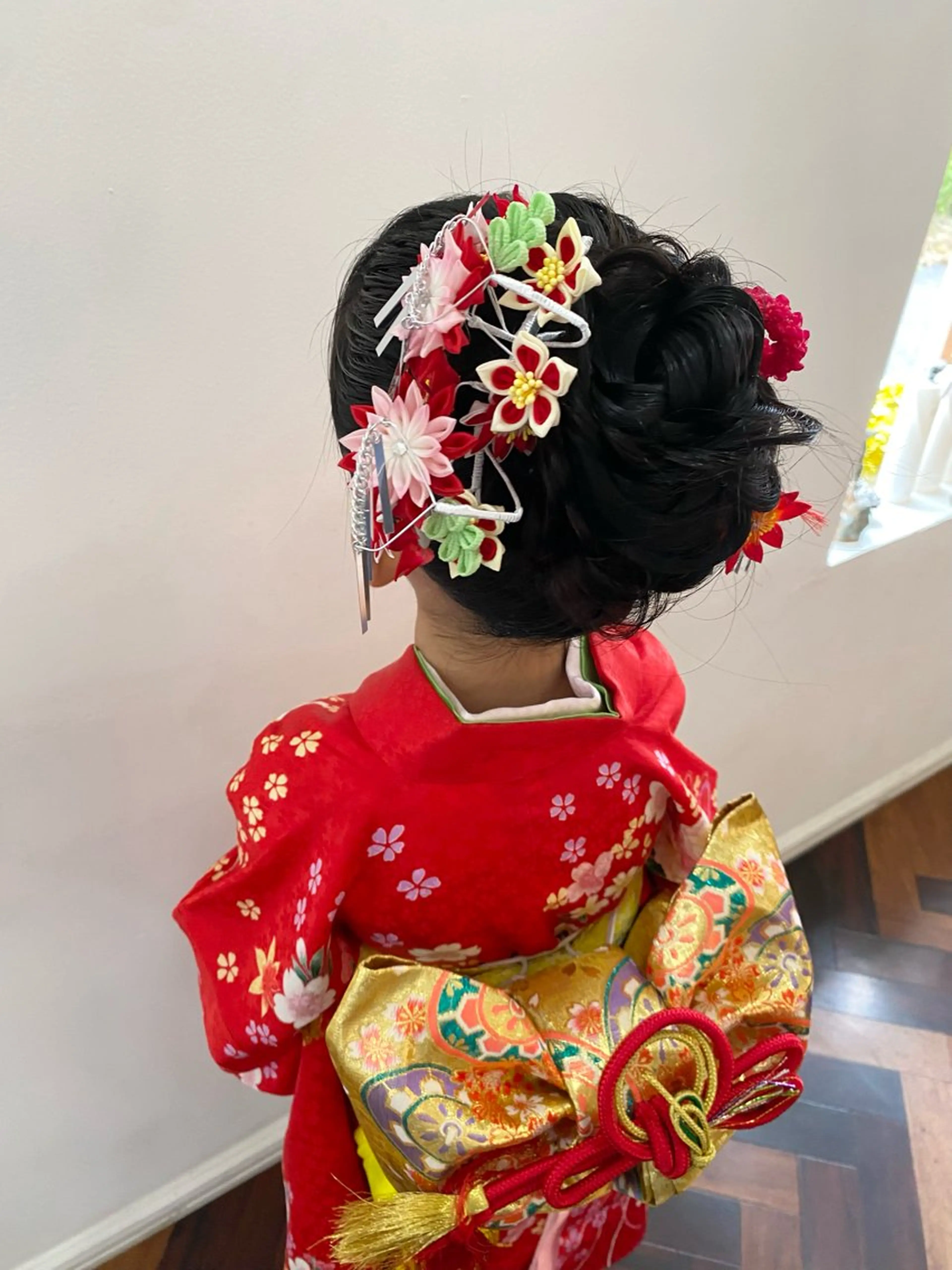 ロング ヘアアレンジ キッズ 成人式 お団子ヘア 卒業式のヘアスタイル ヘアセット Kazaoka Saraのヘアスタイル