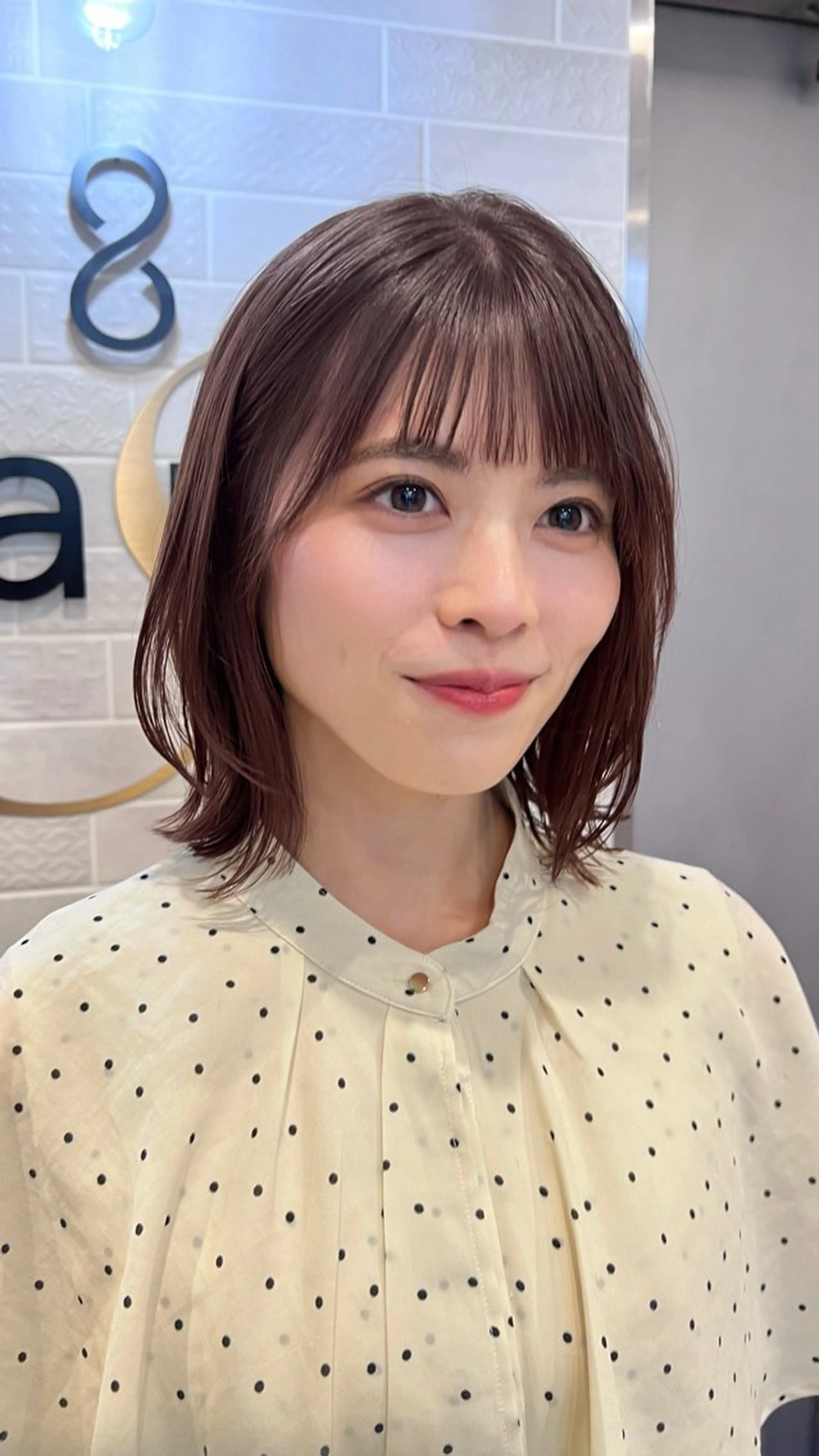 ミディアム トリートメント レイヤー・カット モデル・透明感カラーのヘアスタイル