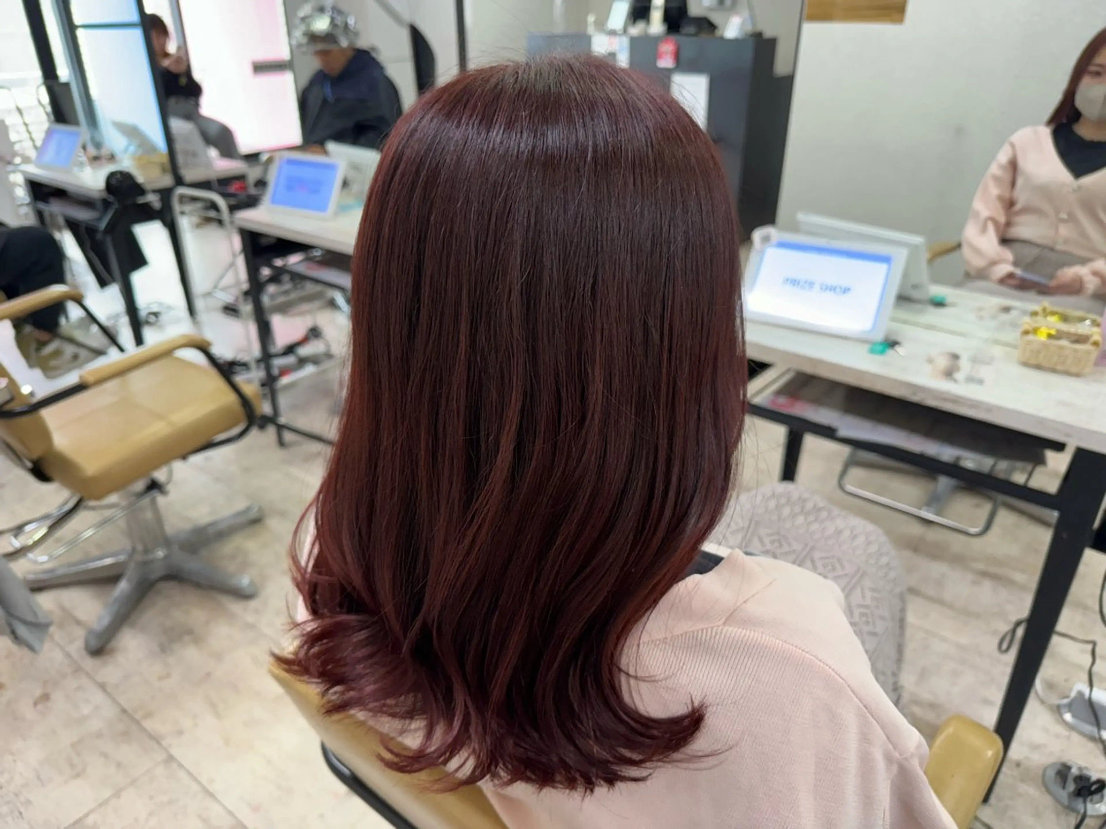 セミロング カラー ブリーチ ブリーチなしカラー レッドカラー ヘアカラー 💙 Tomoka💜のヘアスタイル