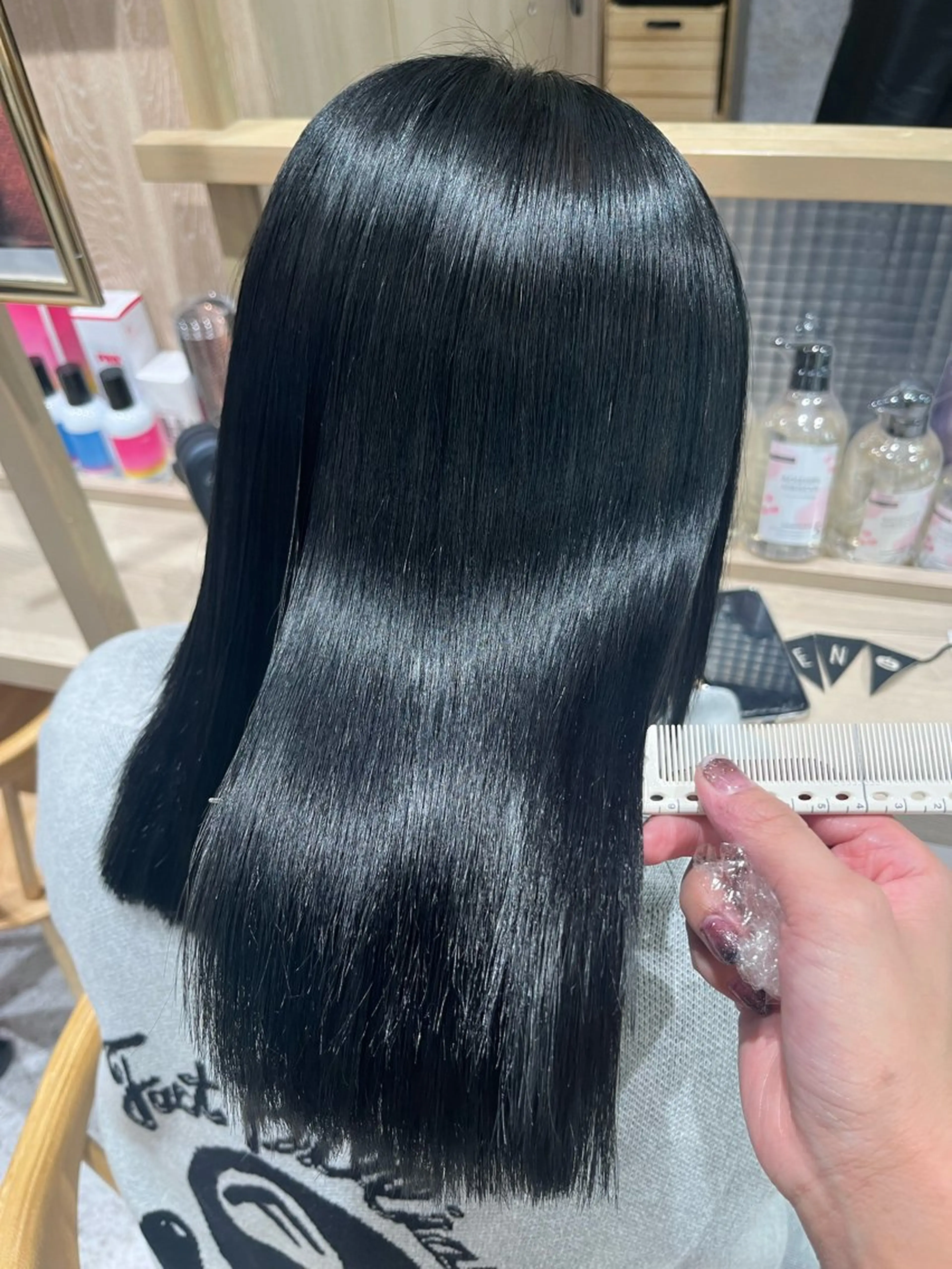 ミディアム カラー 黒髪 ブルーカラー ブルーブラック ダブルカラー イヤリングカラー ヘアカラー トリートメント 髪質改善&艶カラー/ ほんだあみ (♡)のヘアスタイル