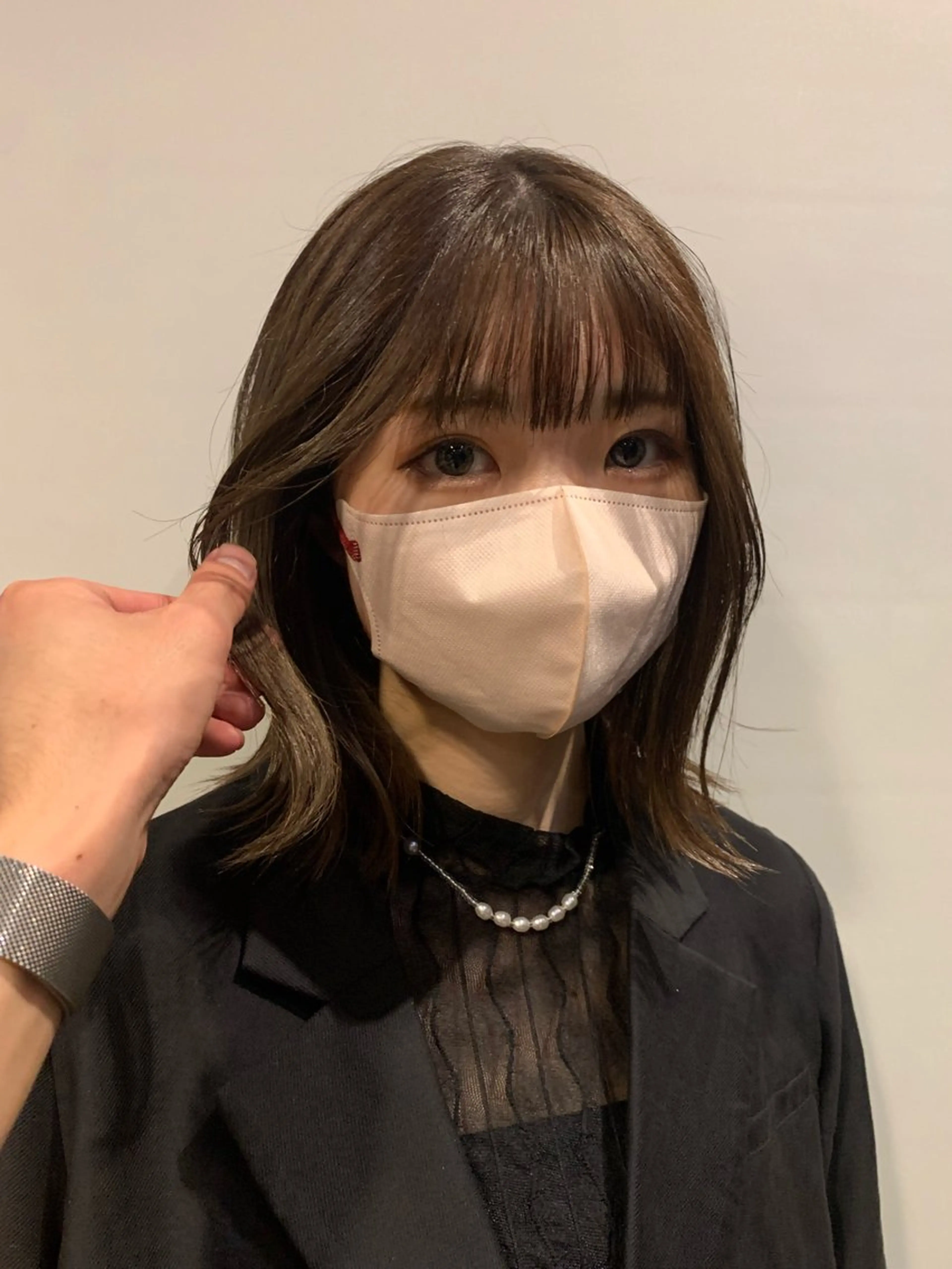 ミディアム カラー 曲がる縮毛矯正 センターパートのヘアスタイル