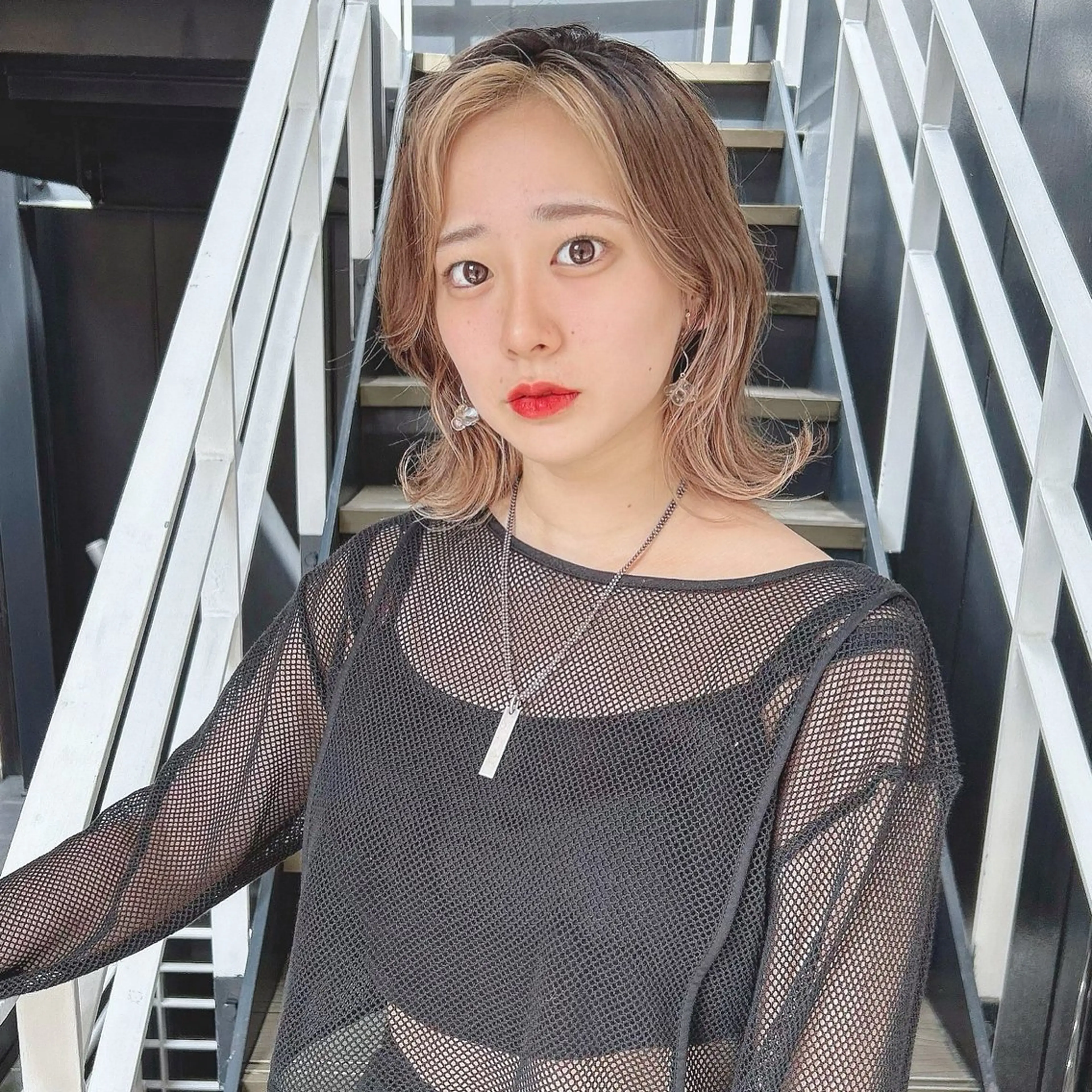 ミディアム ヘアカラー トリートメント 韓国🇰🇷レイヤー カットオリーブカラーのヘアスタイル