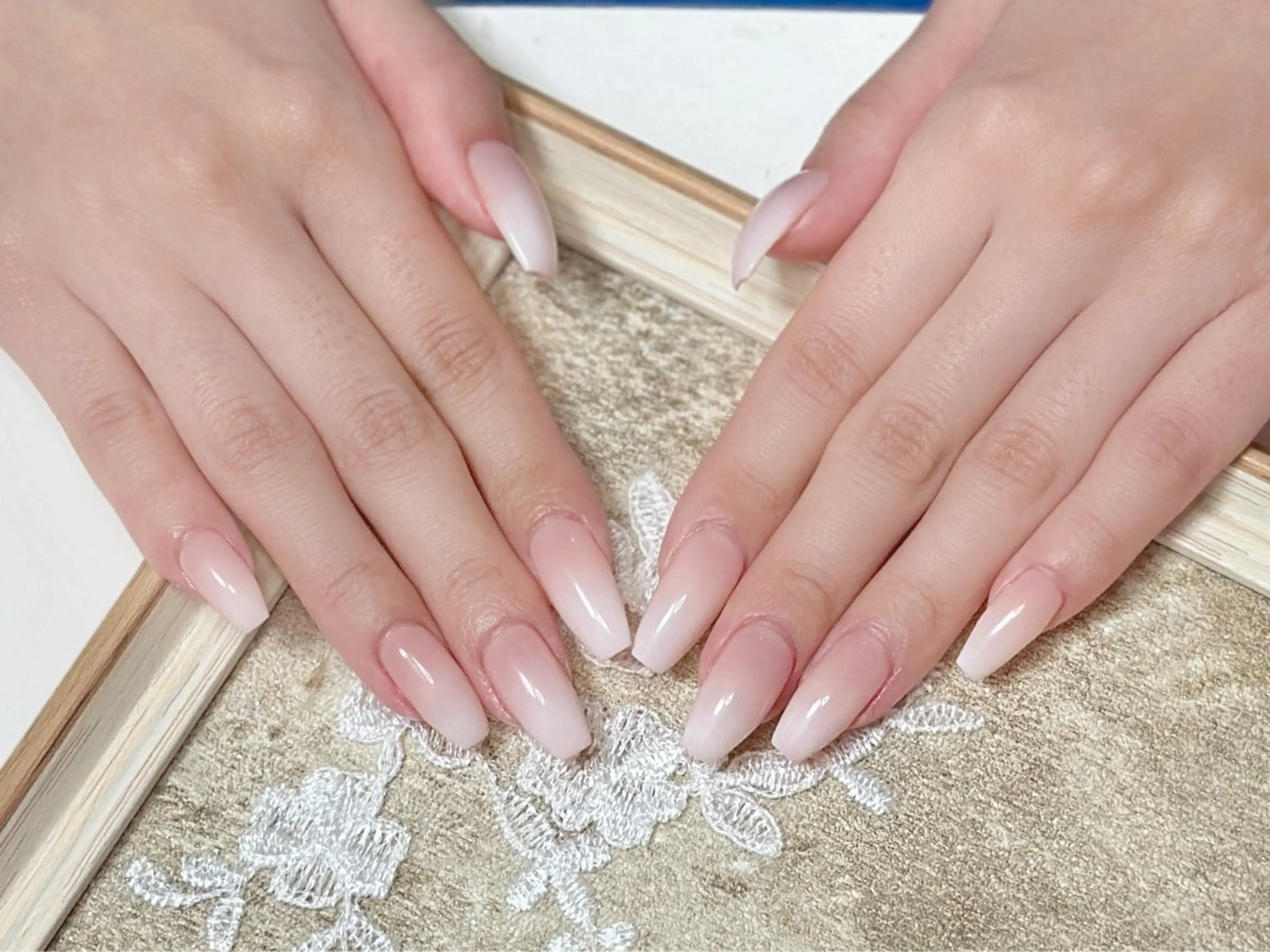 ネイル アートネイル オーロラネイル チークネイル フレンチネイル ガラスフレンチ ハンドネイル 🎀YooLi Nail salonのネイルデザイン