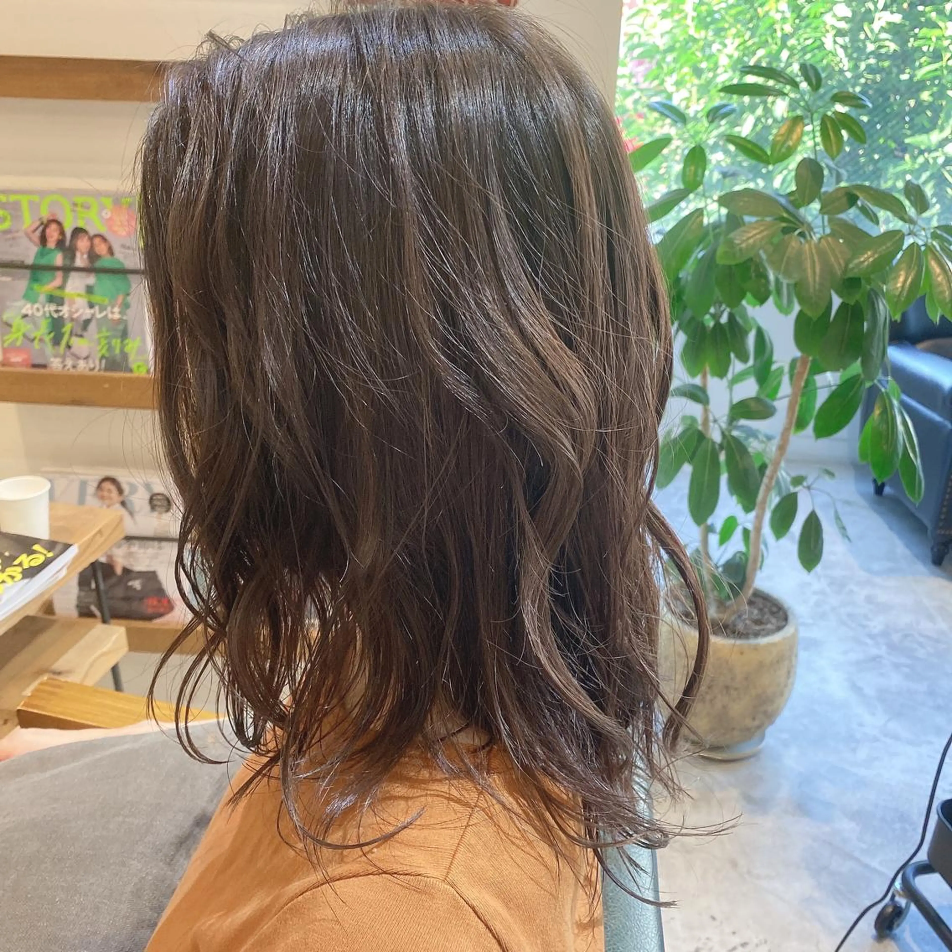 セミロング カラー glowm店長 加藤翔太のヘアスタイル